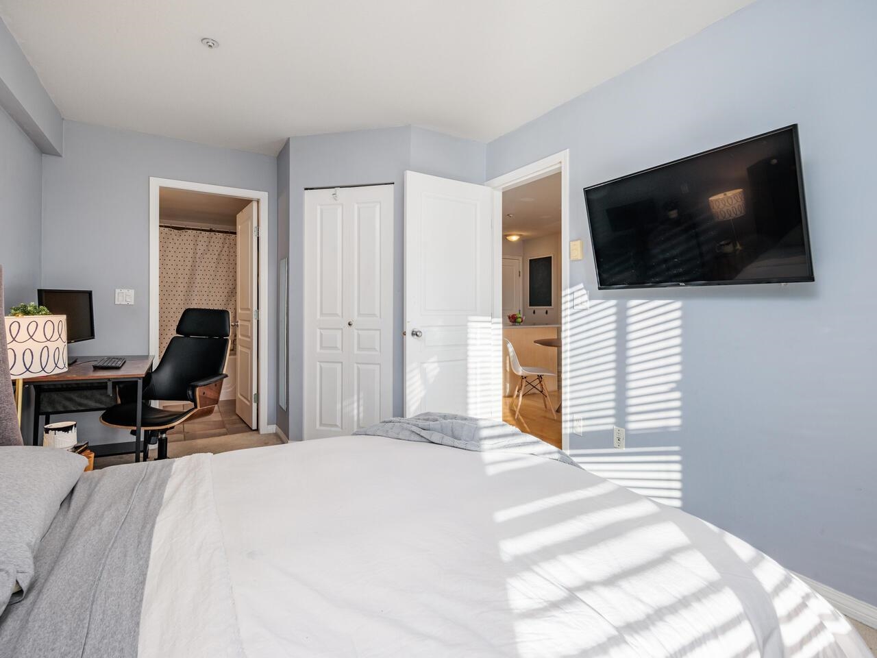 207 3235 W 4TH AVENUE, VANCOUVER 18