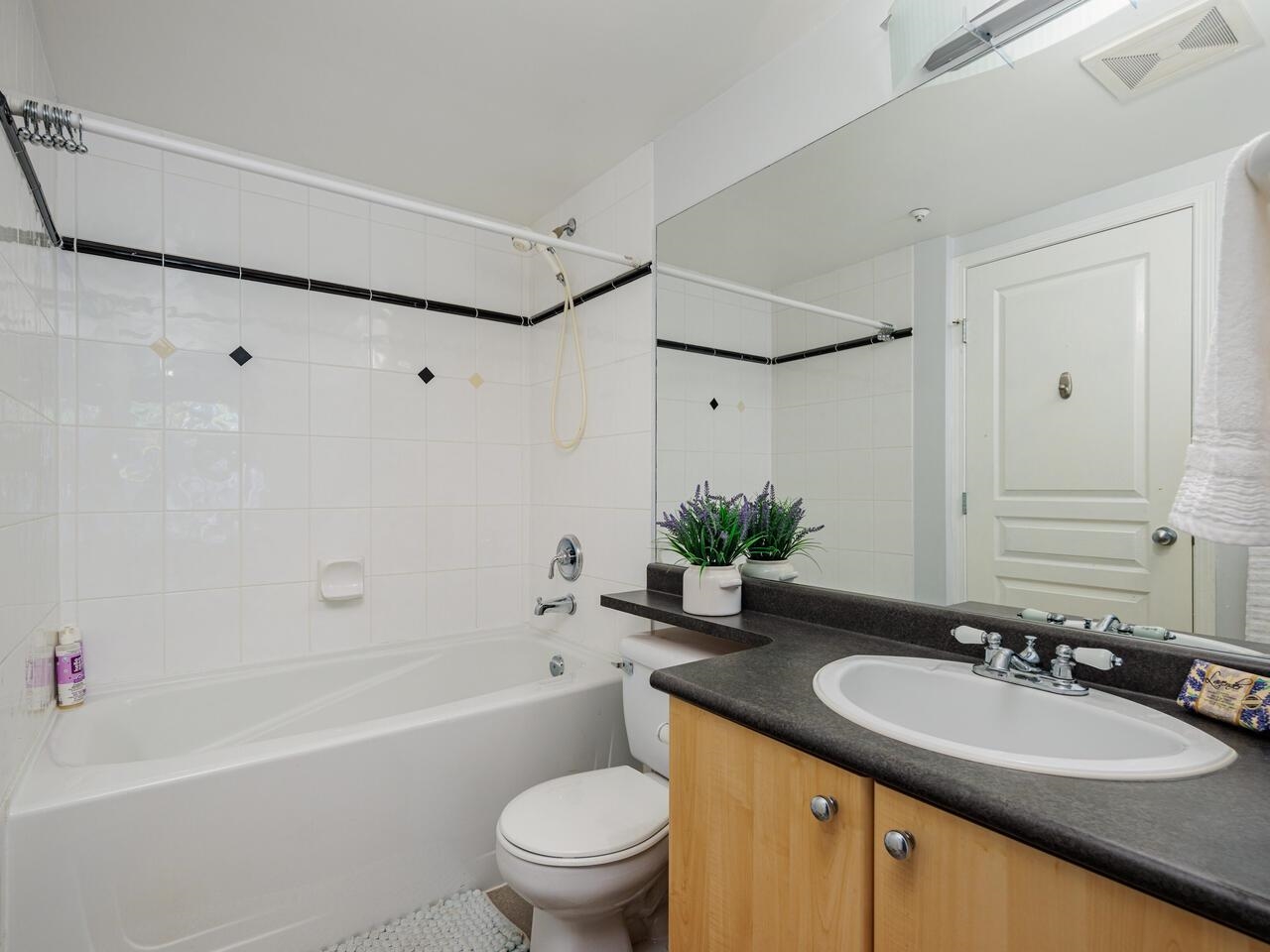 207 3235 W 4TH AVENUE, VANCOUVER 22