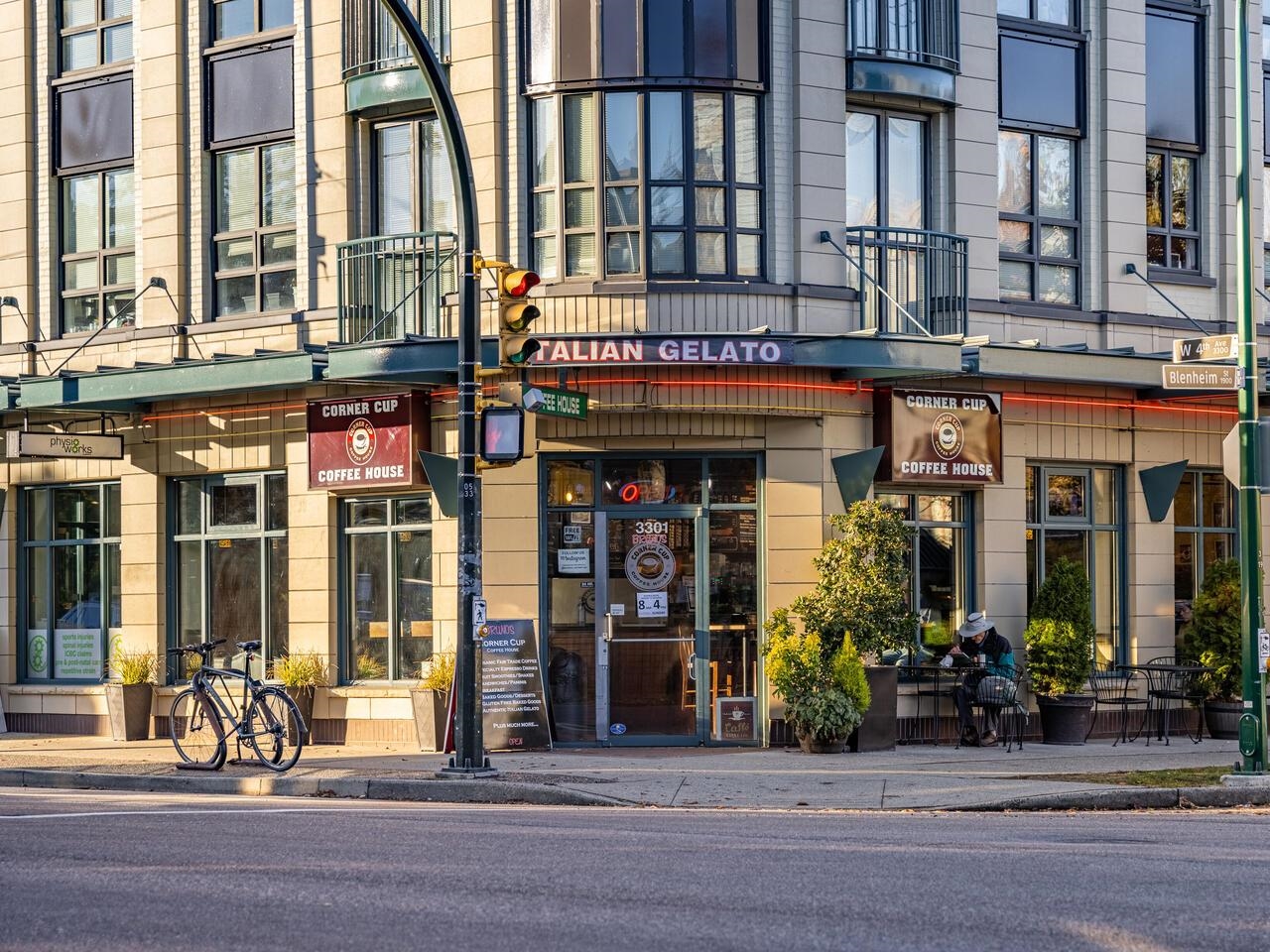 207 3235 W 4TH AVENUE, VANCOUVER 24