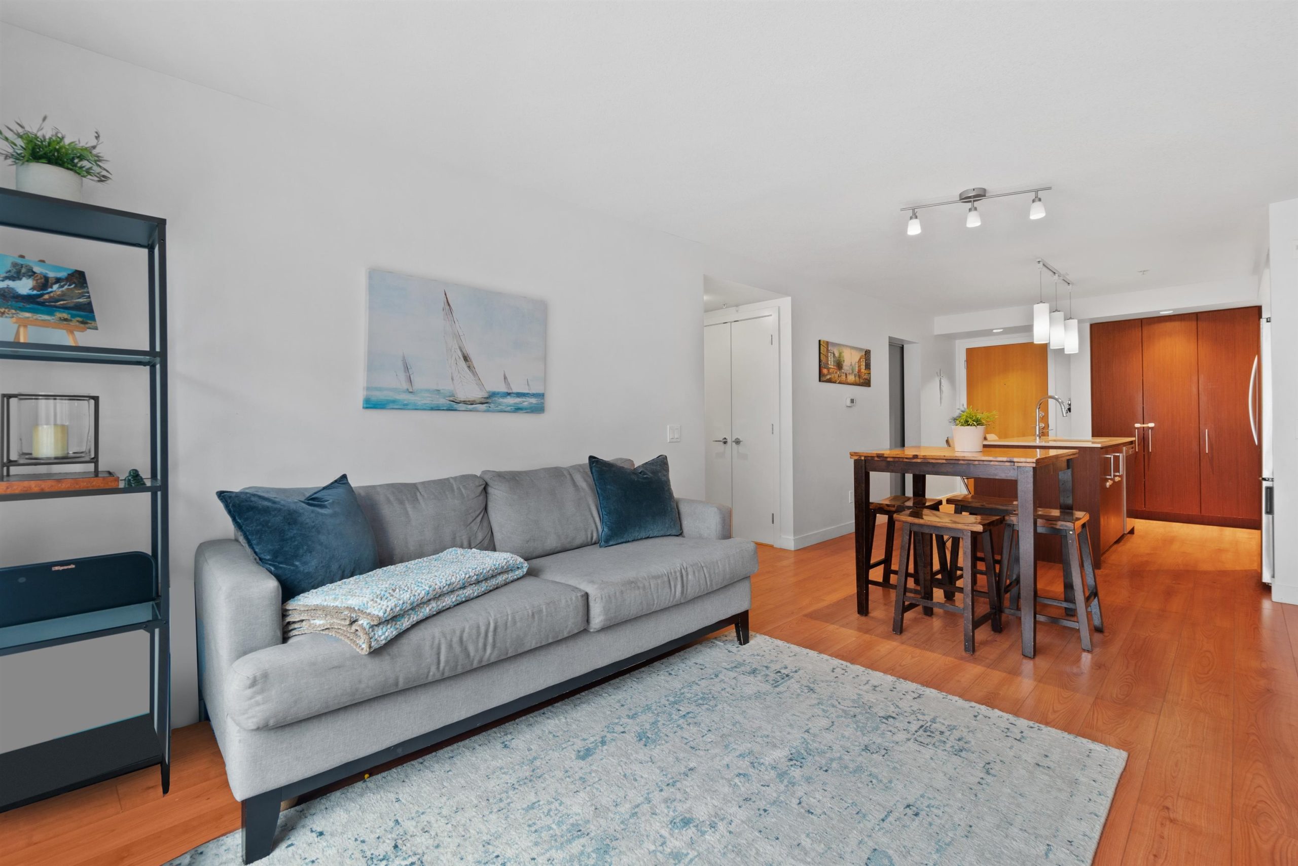 #203- 221 E 3RD STREET, NORTH VANCOUVER 9