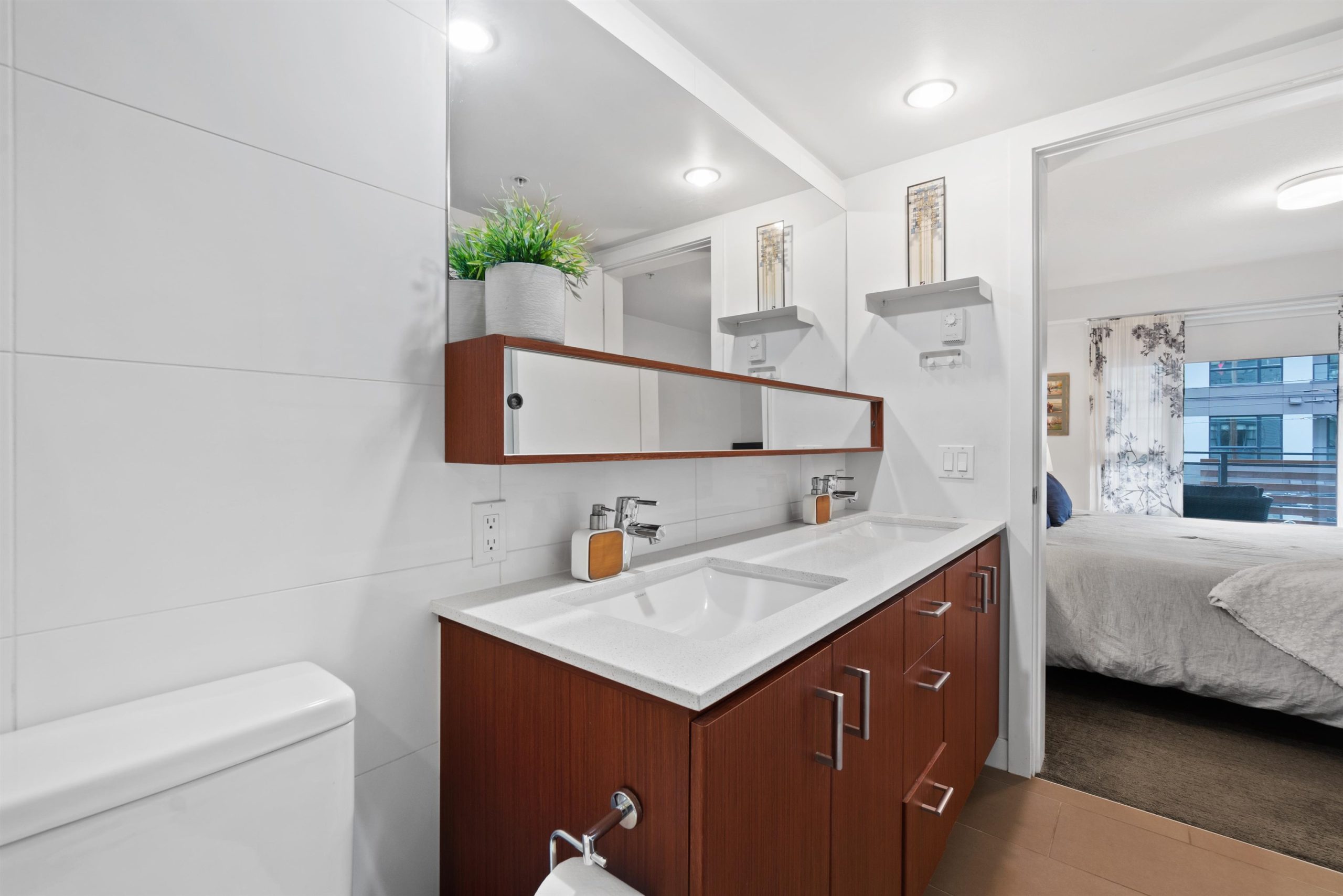 #203- 221 E 3RD STREET, NORTH VANCOUVER 16
