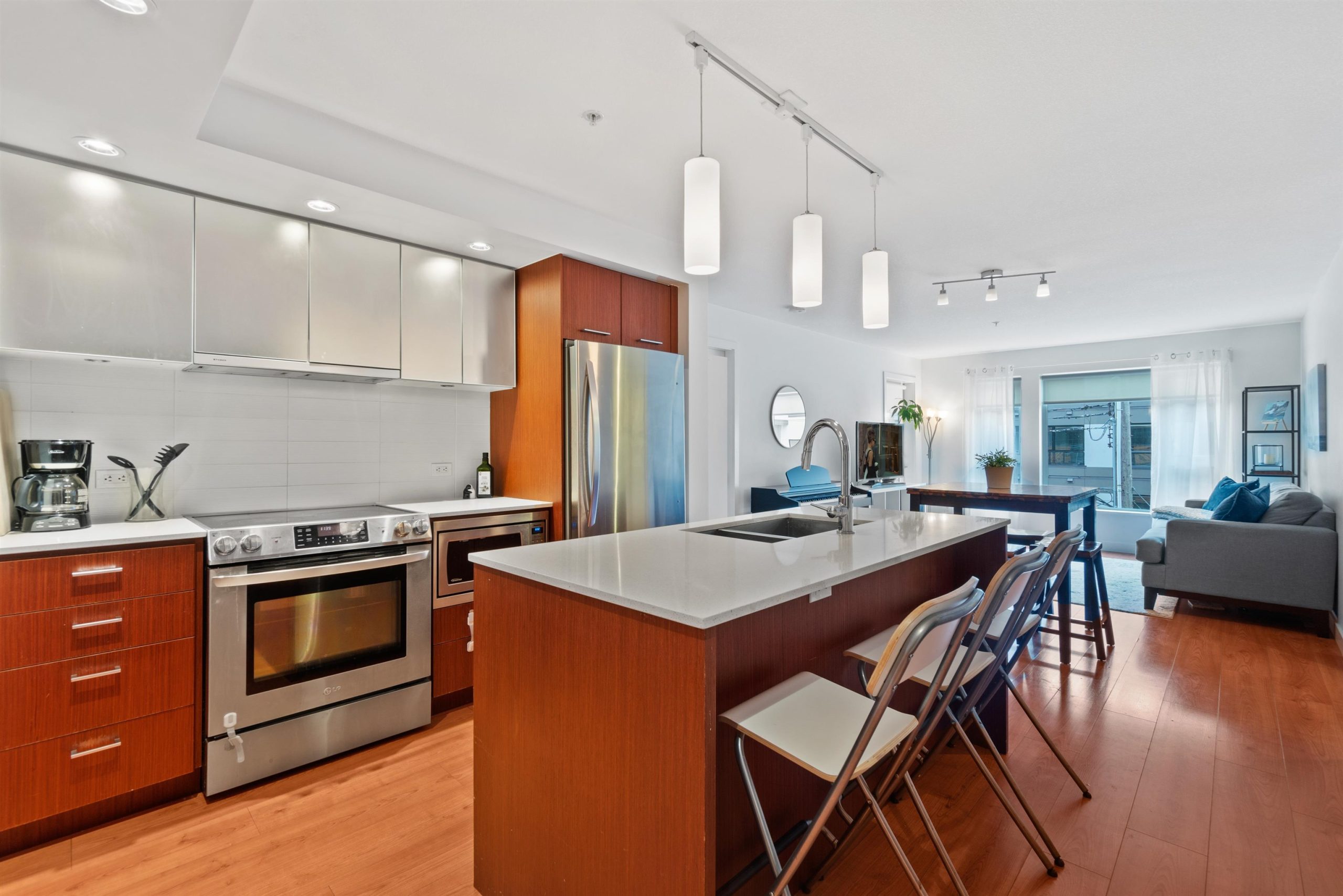 #203- 221 E 3RD STREET, NORTH VANCOUVER 2