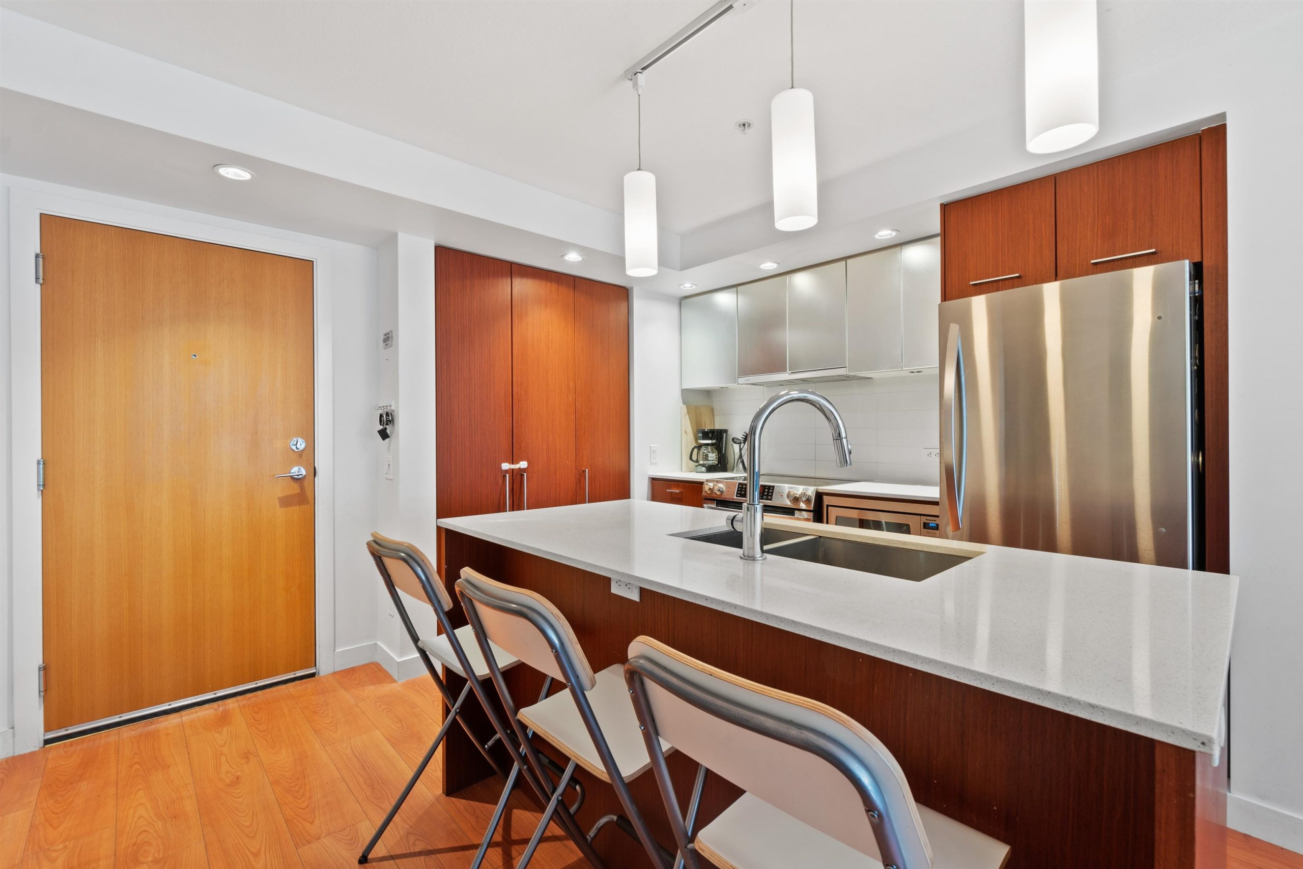 #203- 221 E 3RD STREET, NORTH VANCOUVER 3