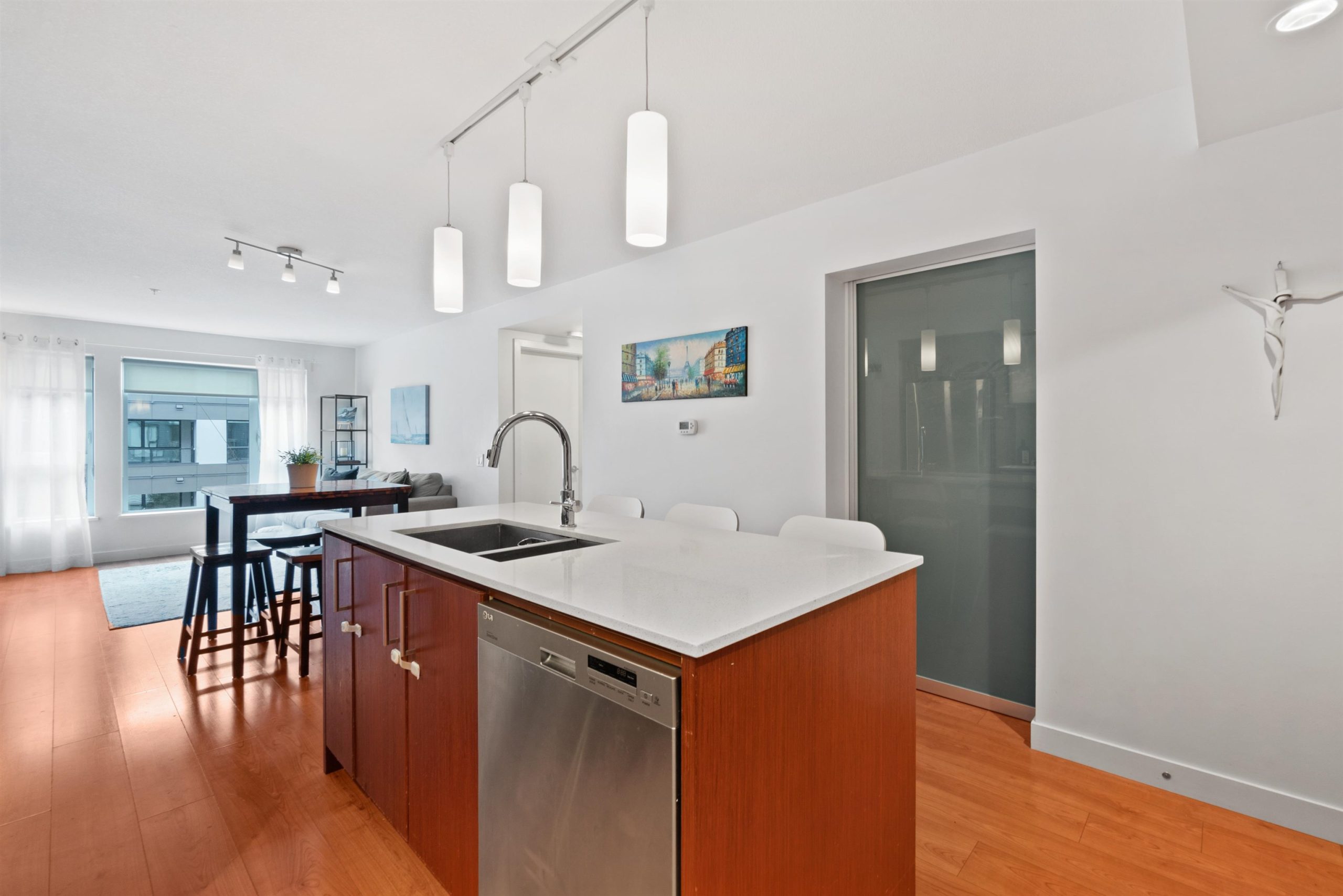 #203- 221 E 3RD STREET, NORTH VANCOUVER 4