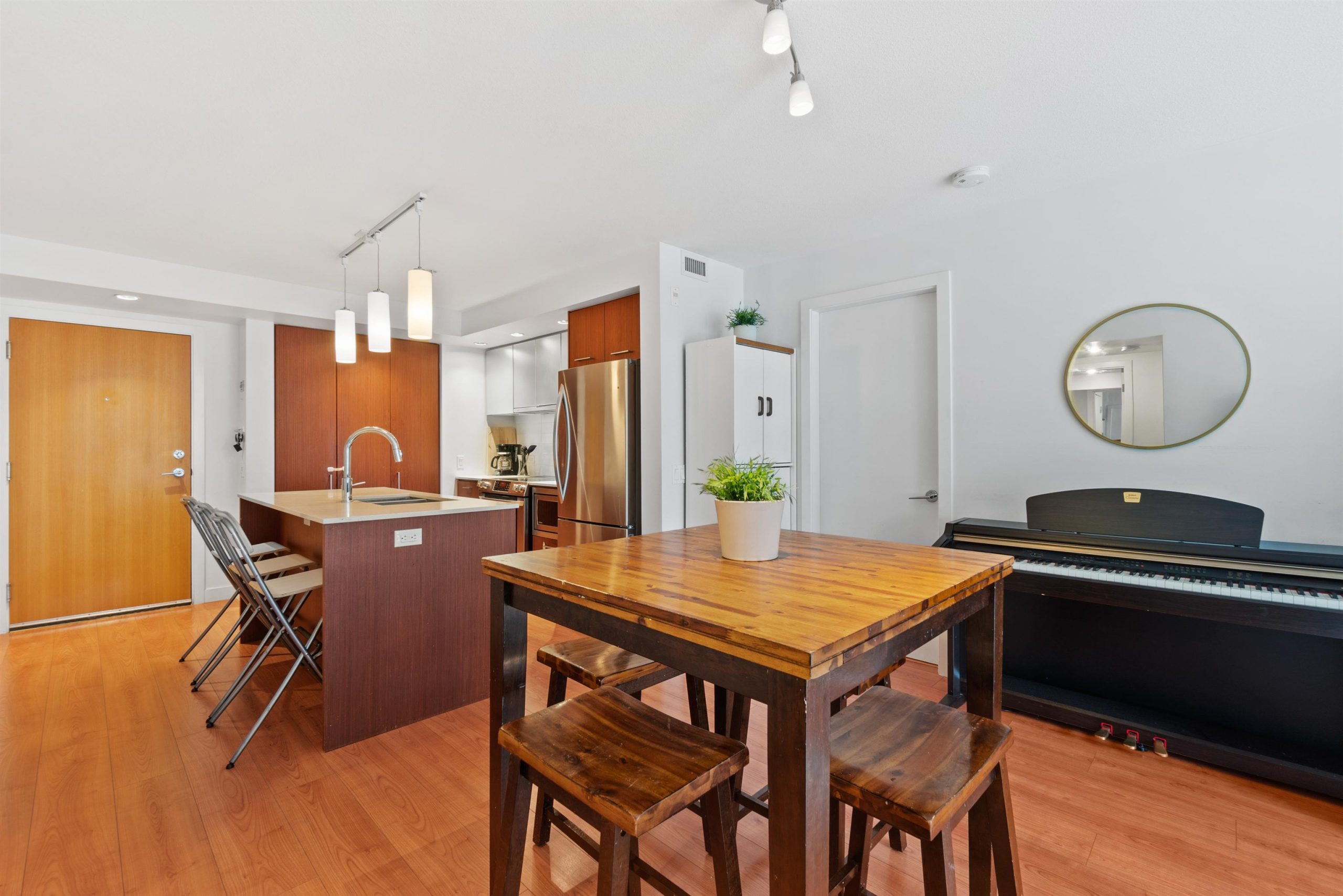 #203- 221 E 3RD STREET, NORTH VANCOUVER 5
