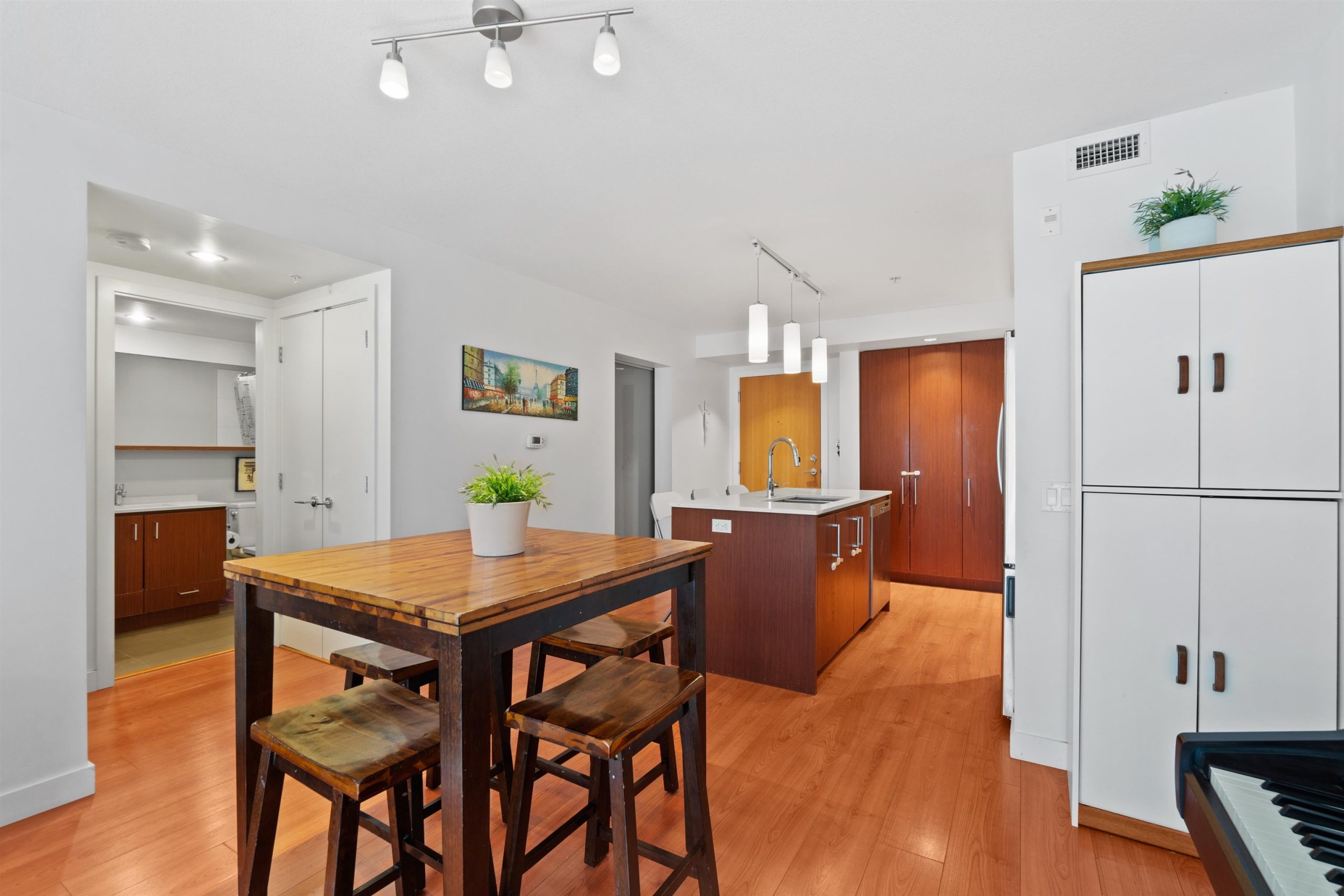 #203- 221 E 3RD STREET, NORTH VANCOUVER 6