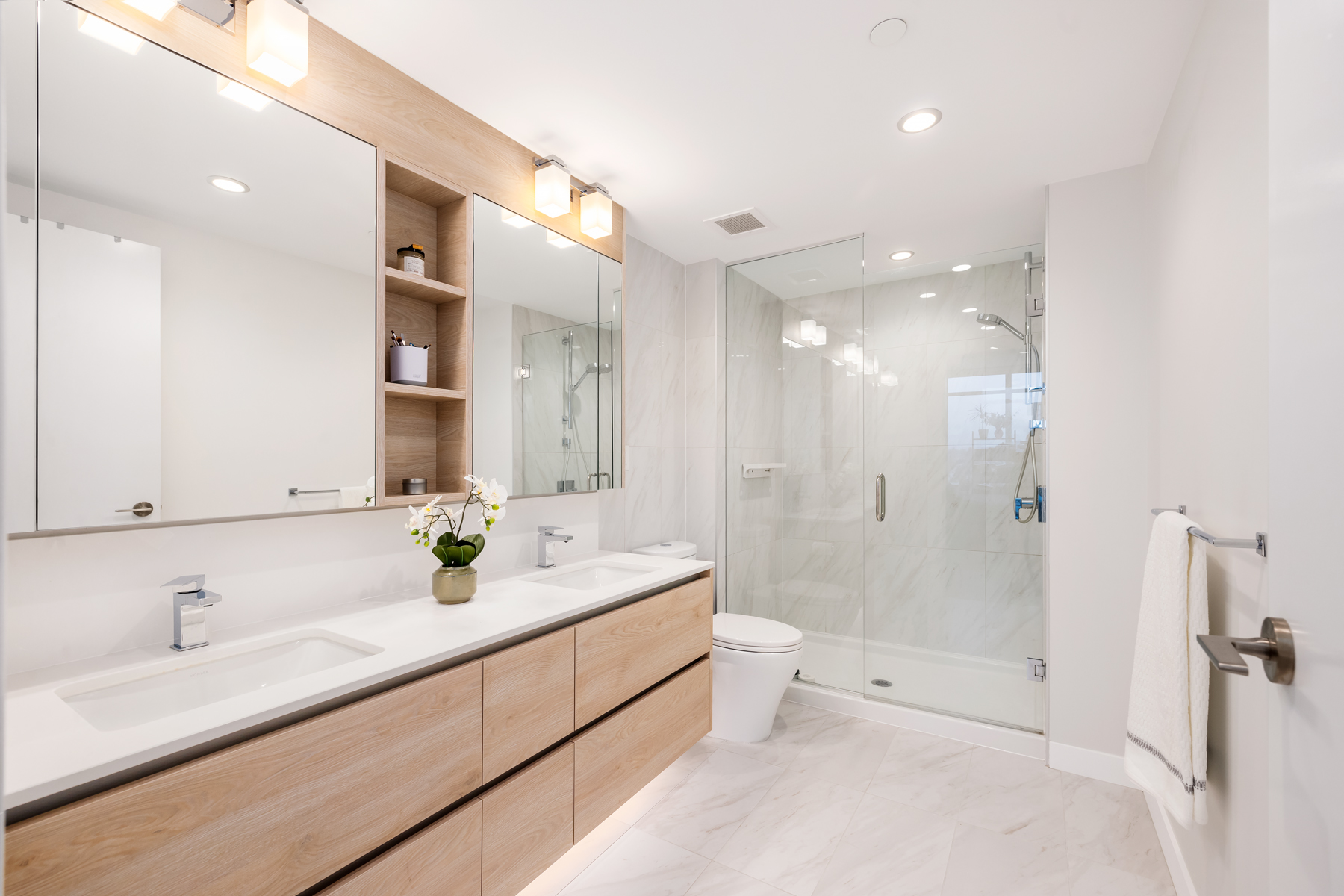 1402-2085 Skyline Ct 23