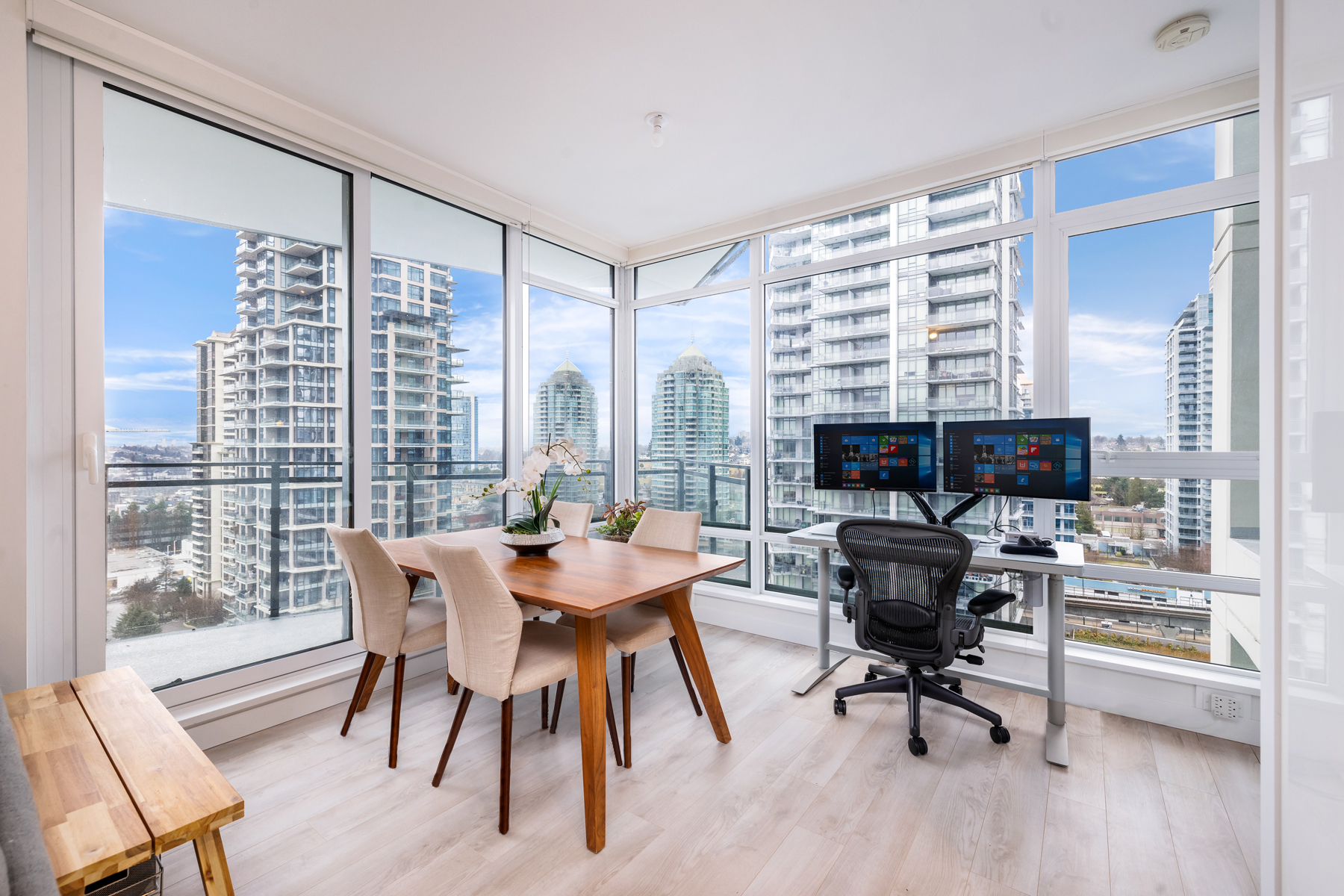 1402-2085 Skyline Ct 3