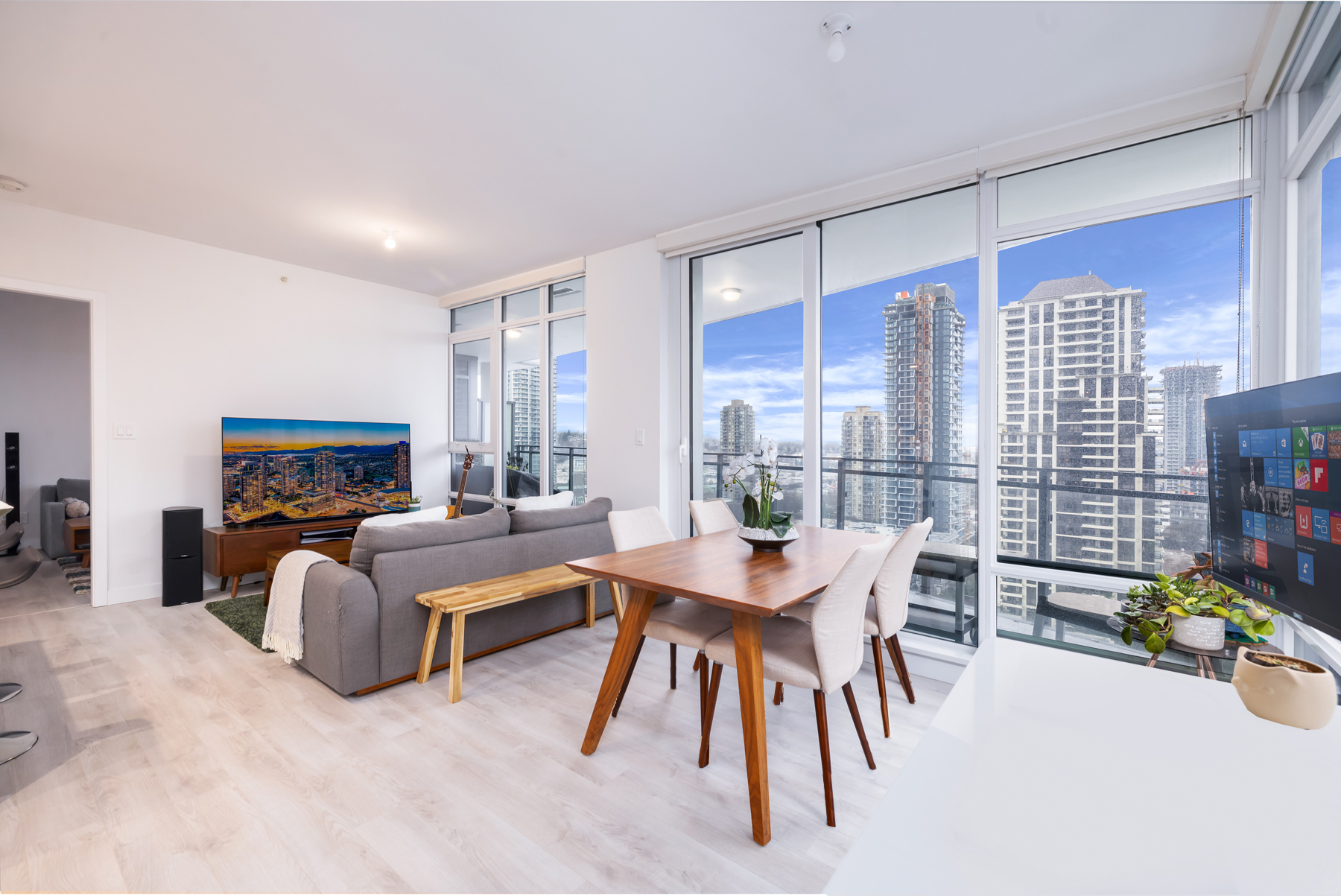 1402-2085 Skyline Ct 2