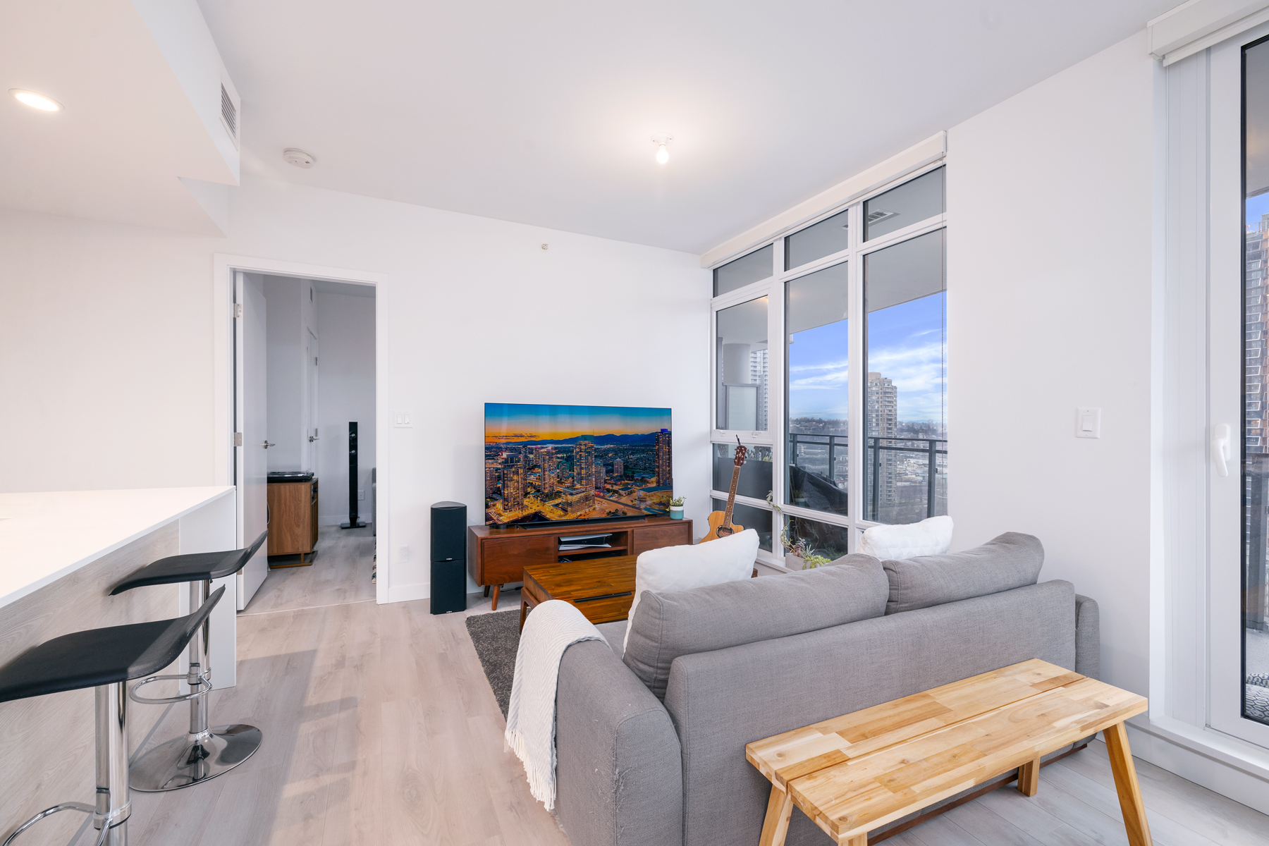 1402-2085 Skyline Ct 9