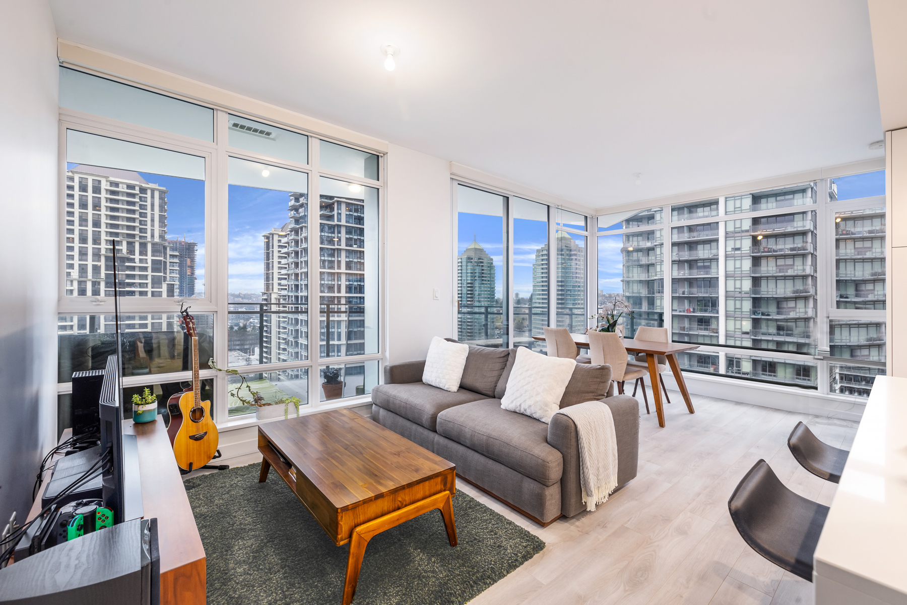 1402-2085 Skyline Ct 8