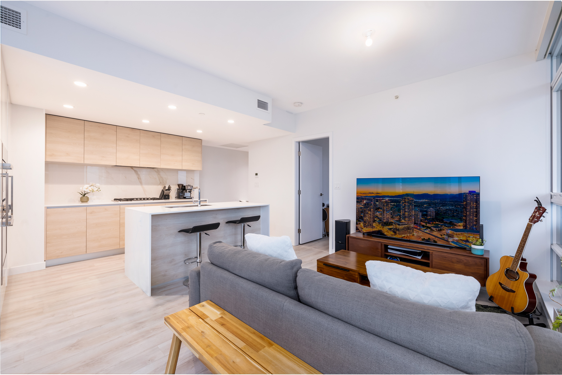 1402-2085 Skyline Ct 11