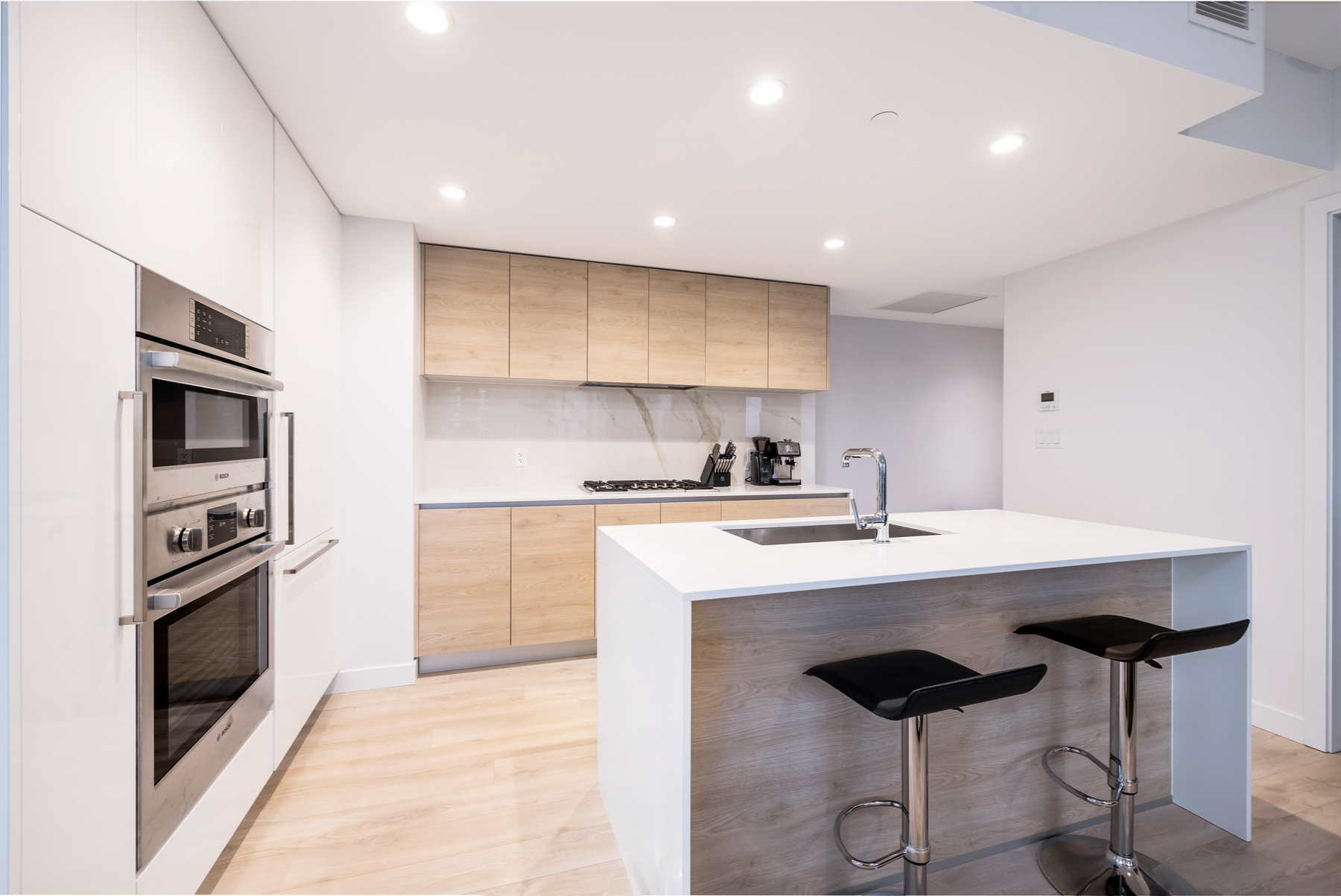 1402-2085 Skyline Ct 19