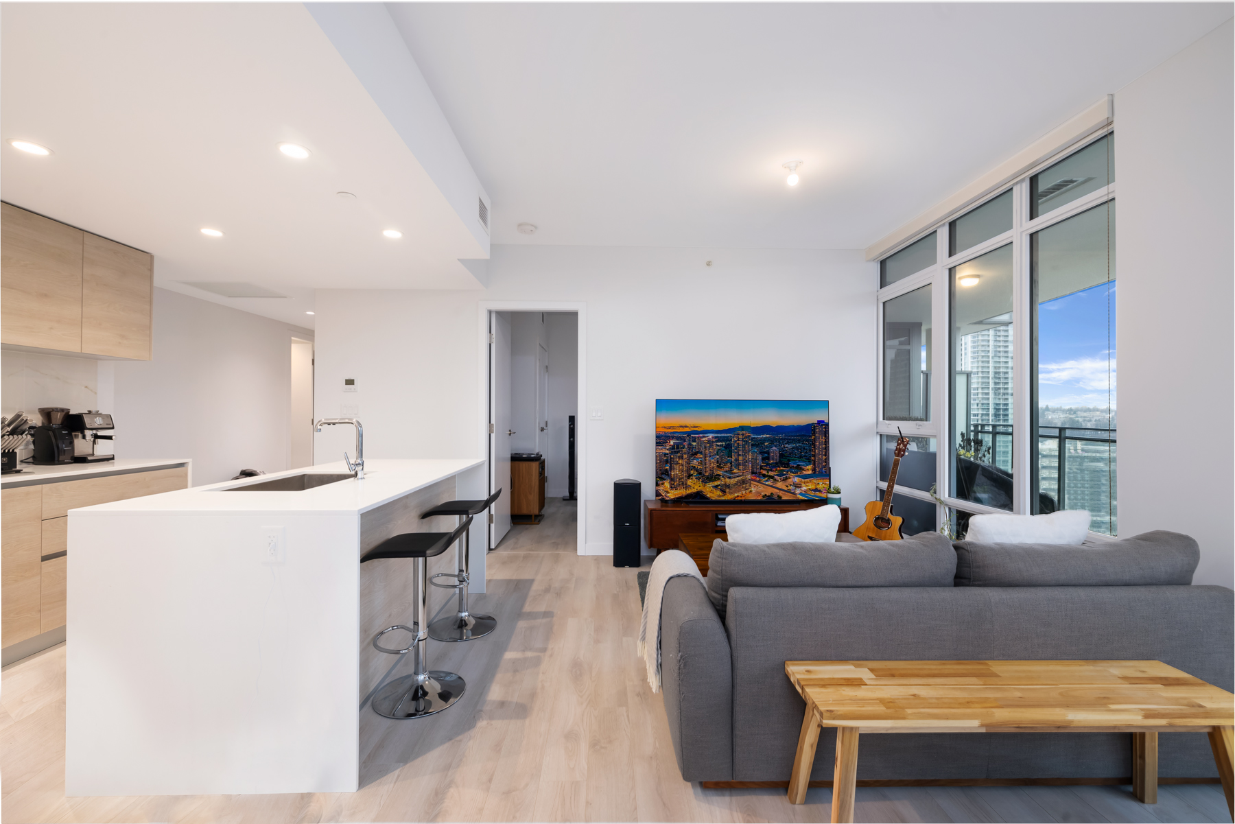 1402-2085 Skyline Ct 10