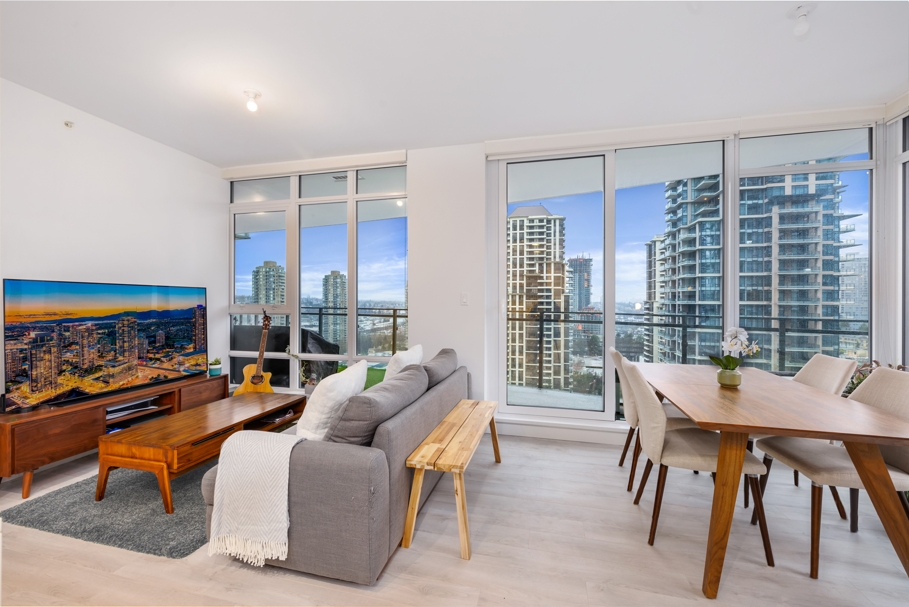 1402-2085 Skyline Ct 7