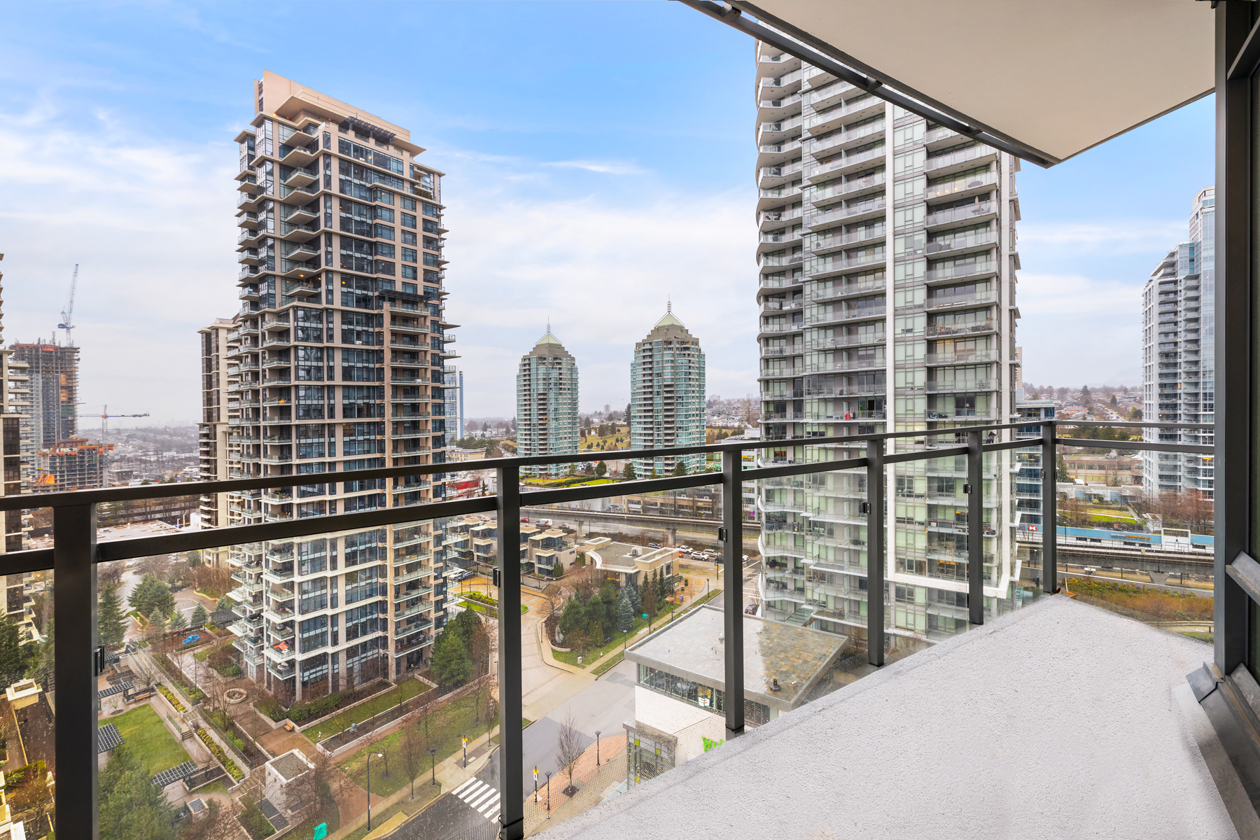 1402-2085 Skyline Ct 25