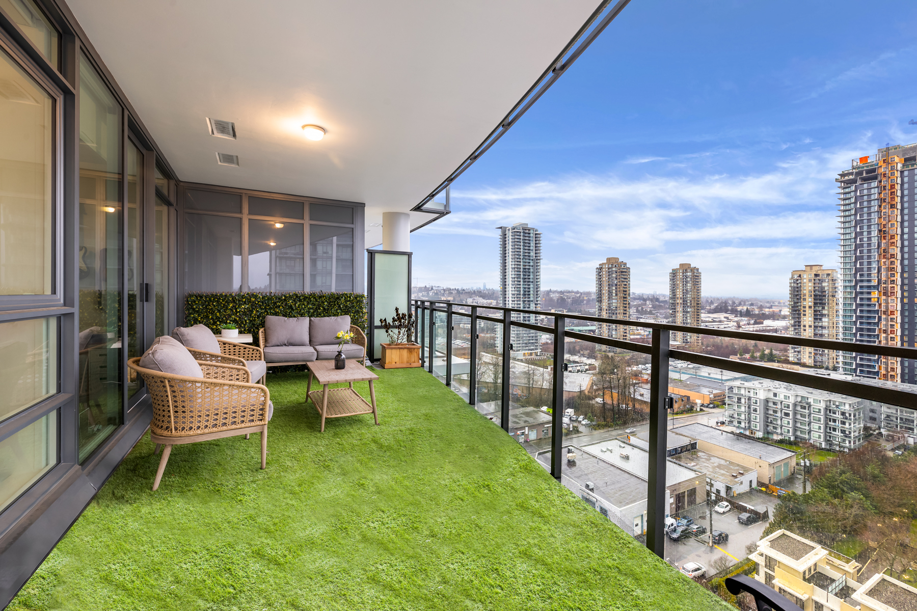 1402-2085 Skyline Ct 5