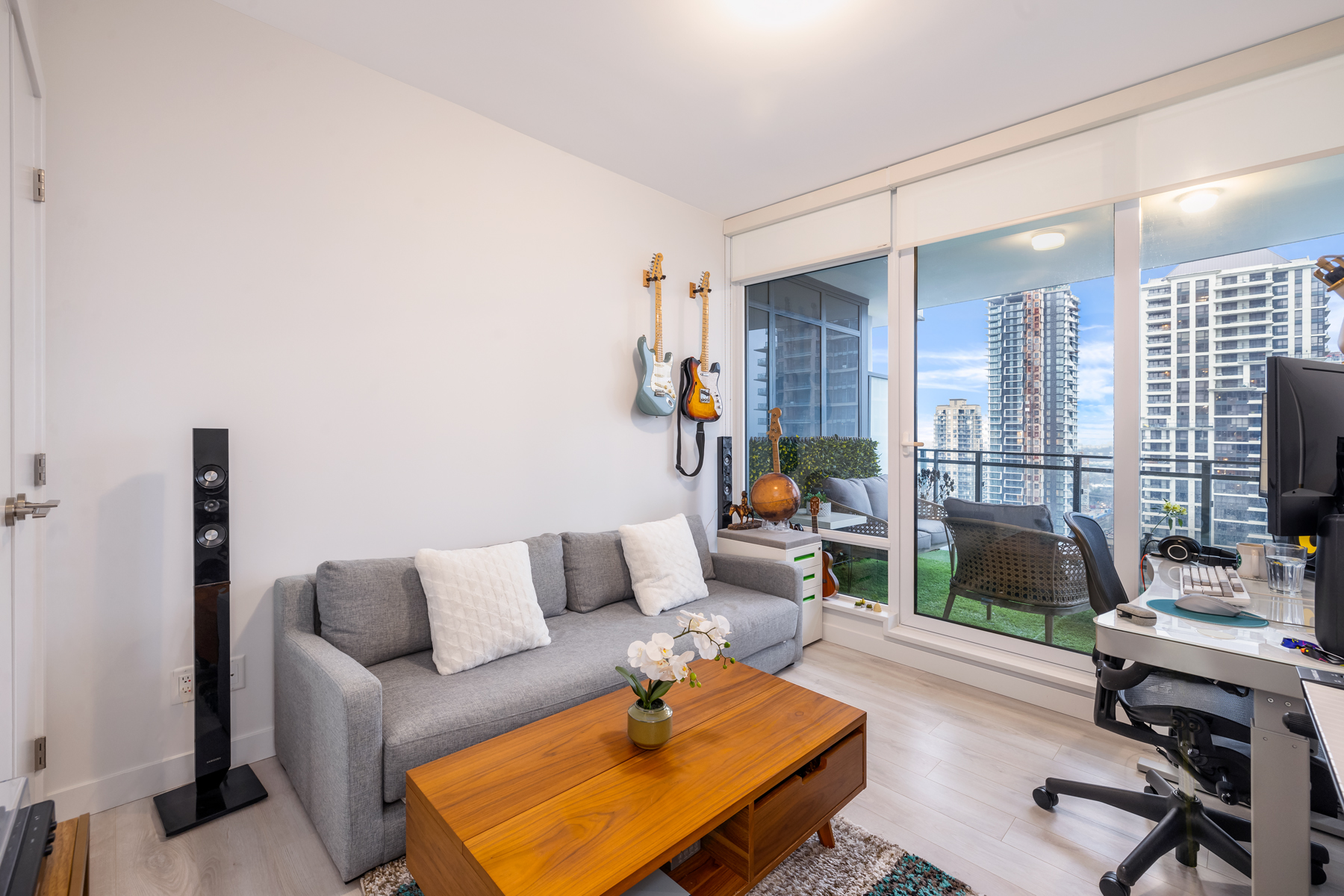 1402-2085 Skyline Ct 21