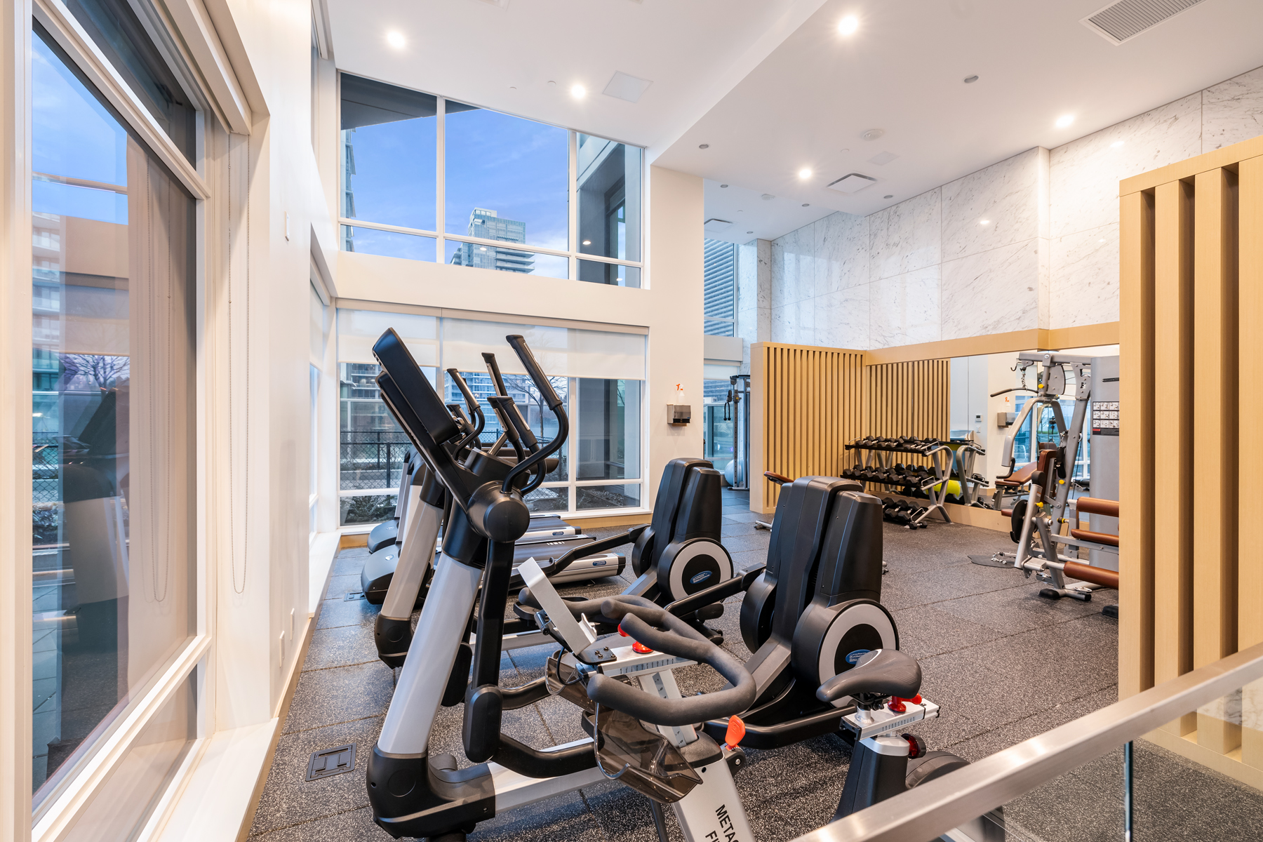1402-2085 Skyline Ct 26