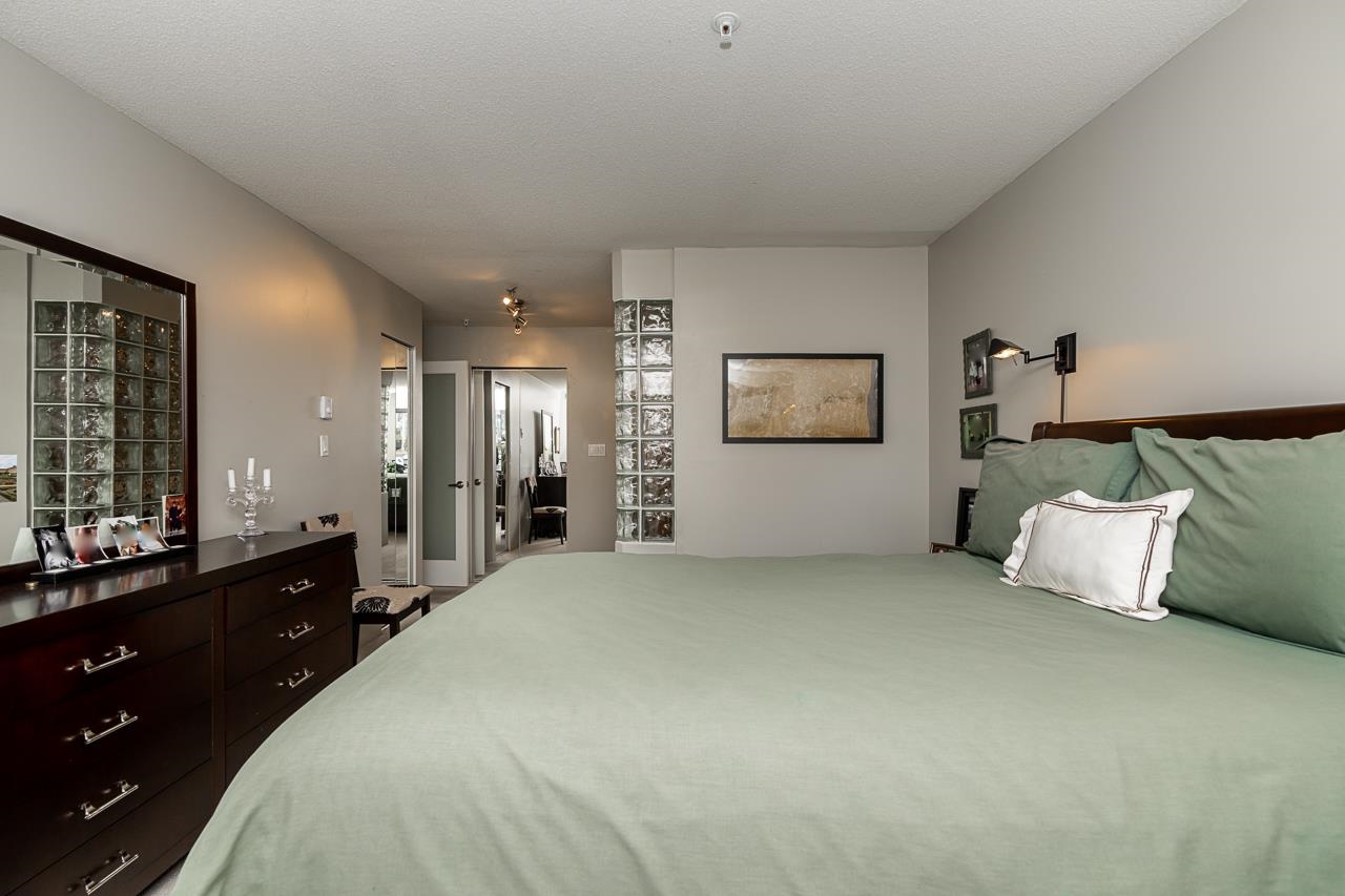 207 1859 SPYGLASS PLACE 17