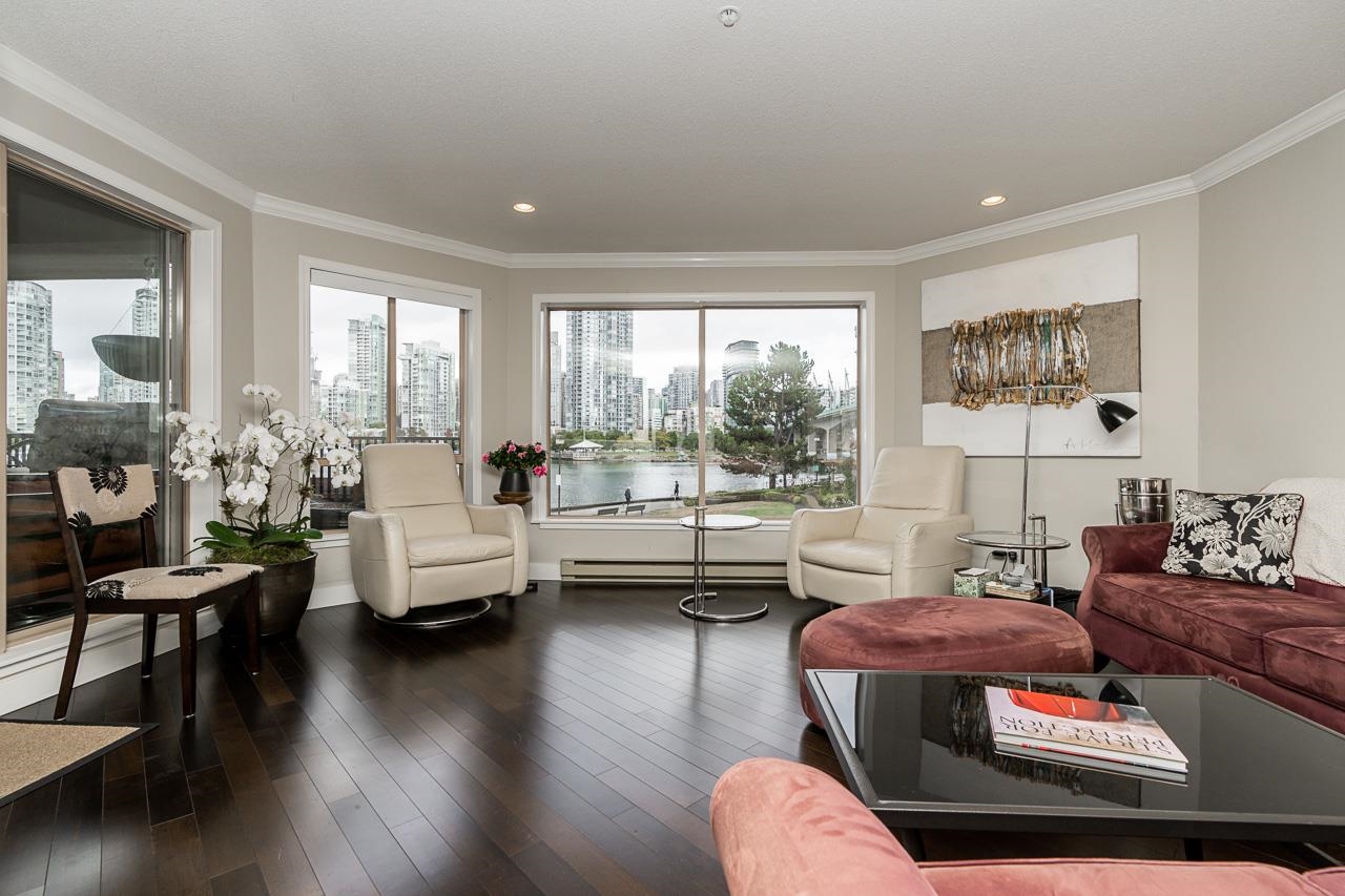 207 1859 SPYGLASS PLACE 39