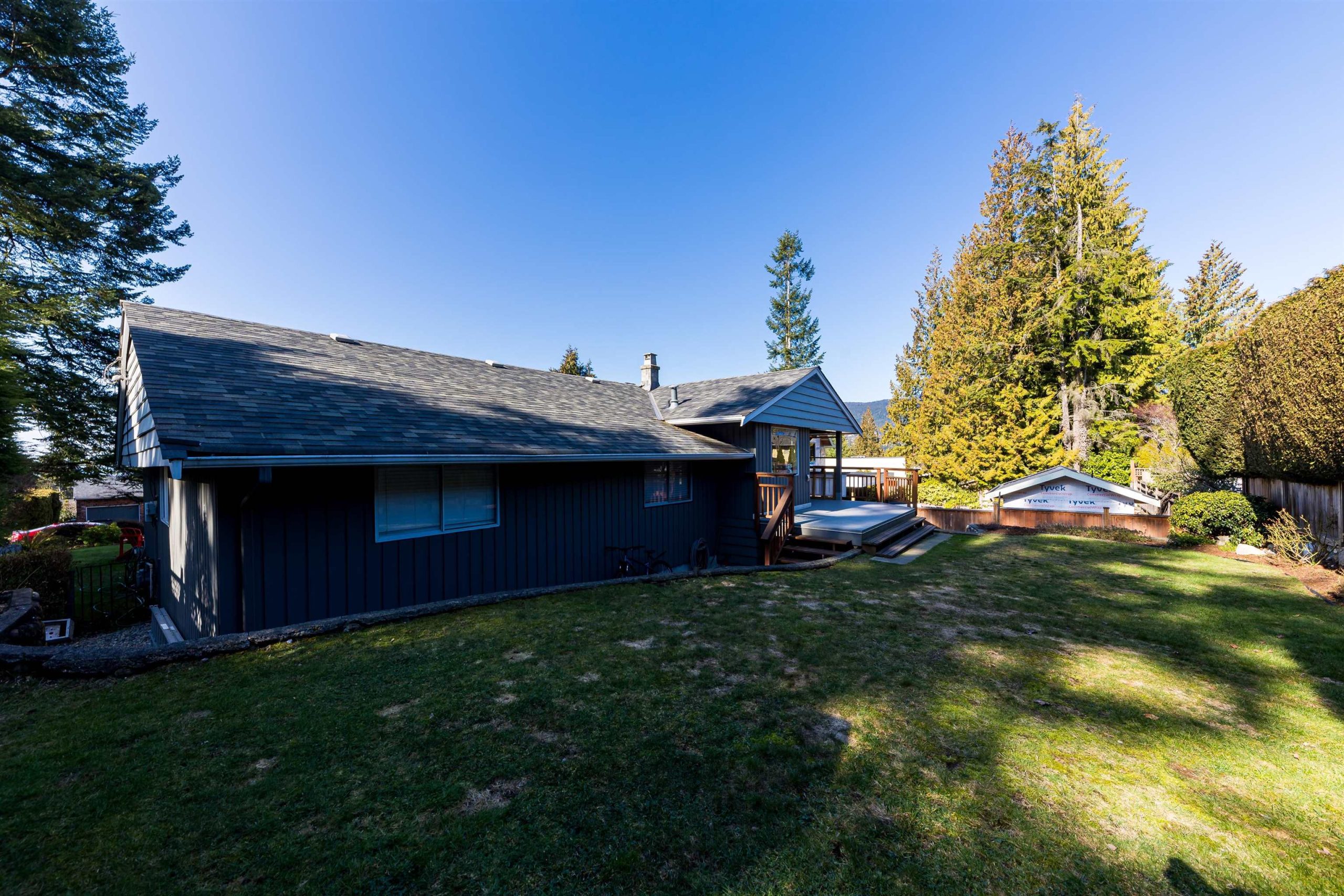 712 WINONA AVENUE 32