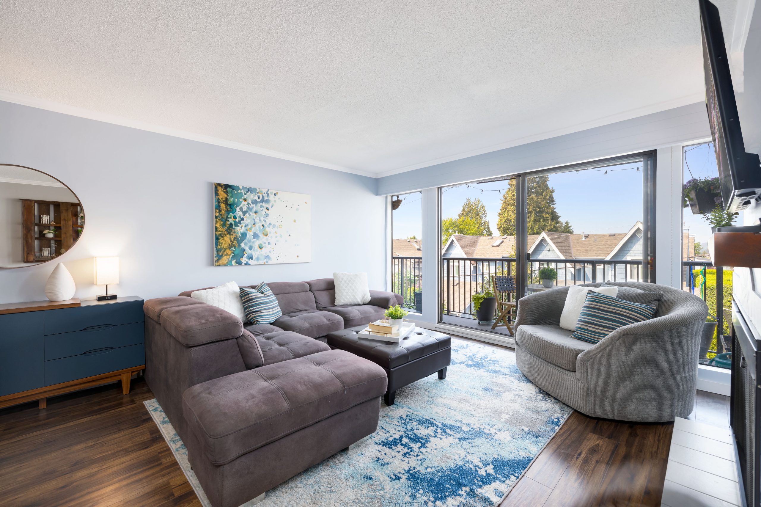 204-2545 Lonsdale Ave, North Vancouver, BC 2