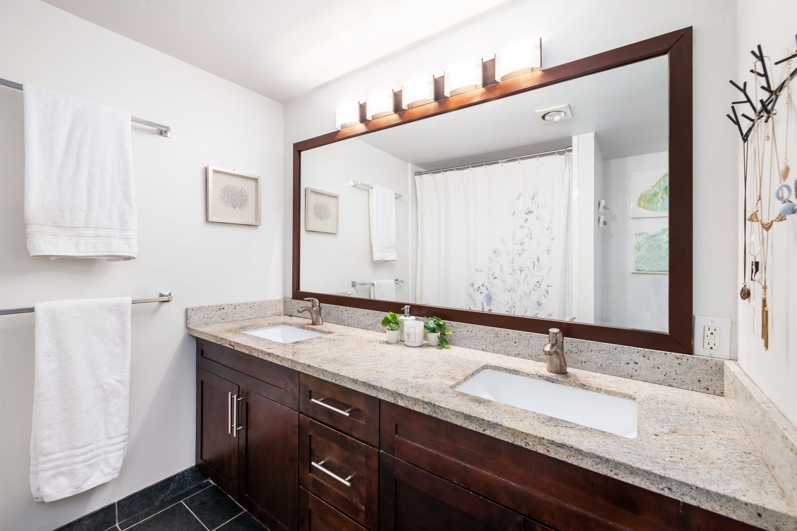 204-2545 Lonsdale Ave, North Vancouver, BC 16