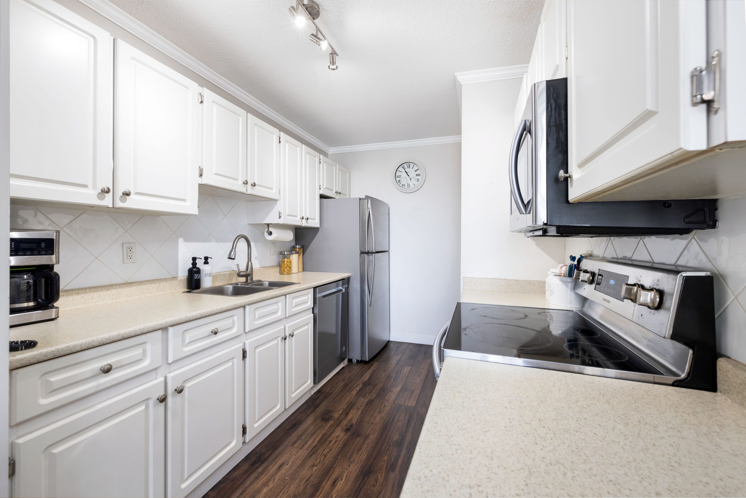 204-2545 Lonsdale Ave, North Vancouver, BC 12