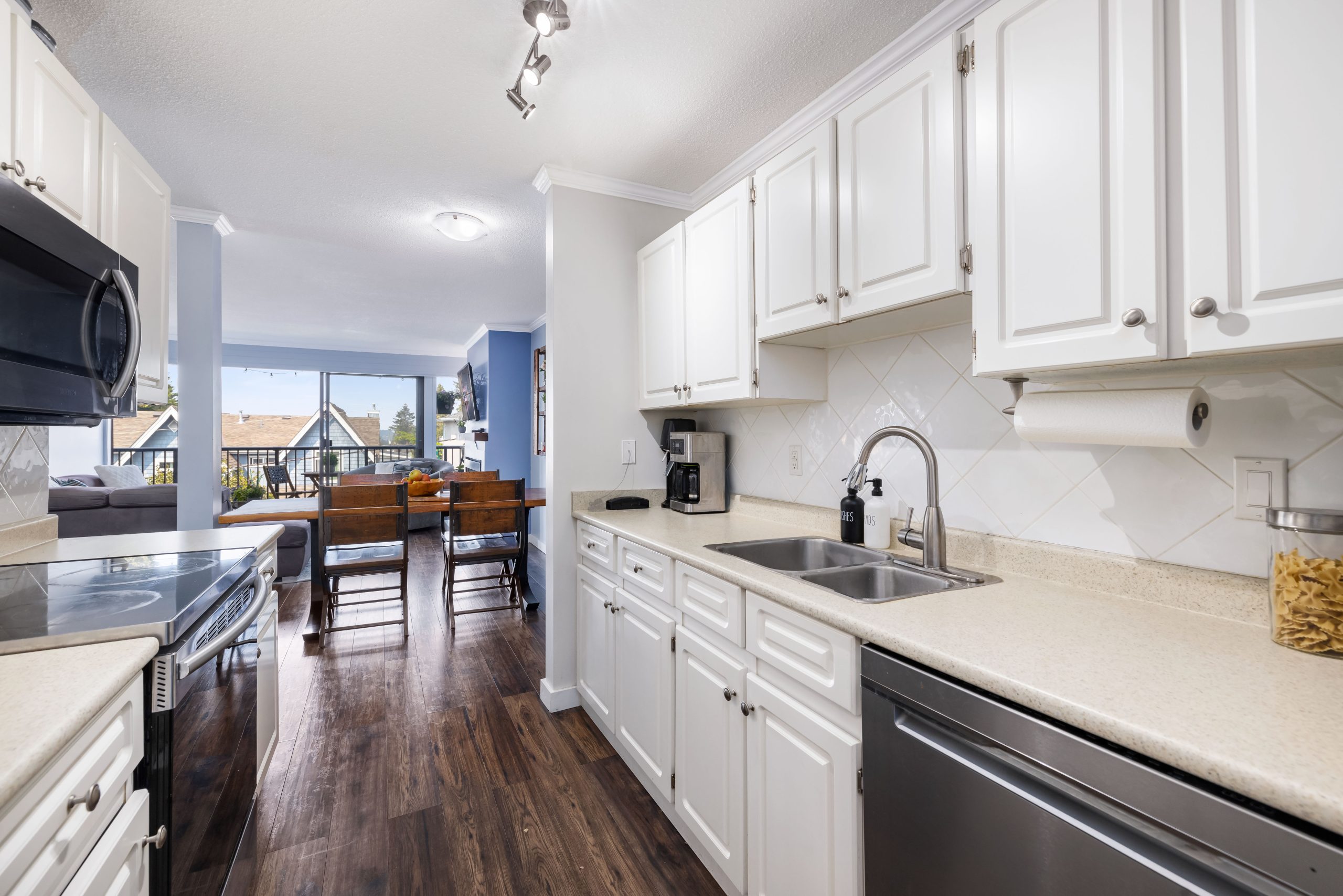 204-2545 Lonsdale Ave, North Vancouver, BC 13
