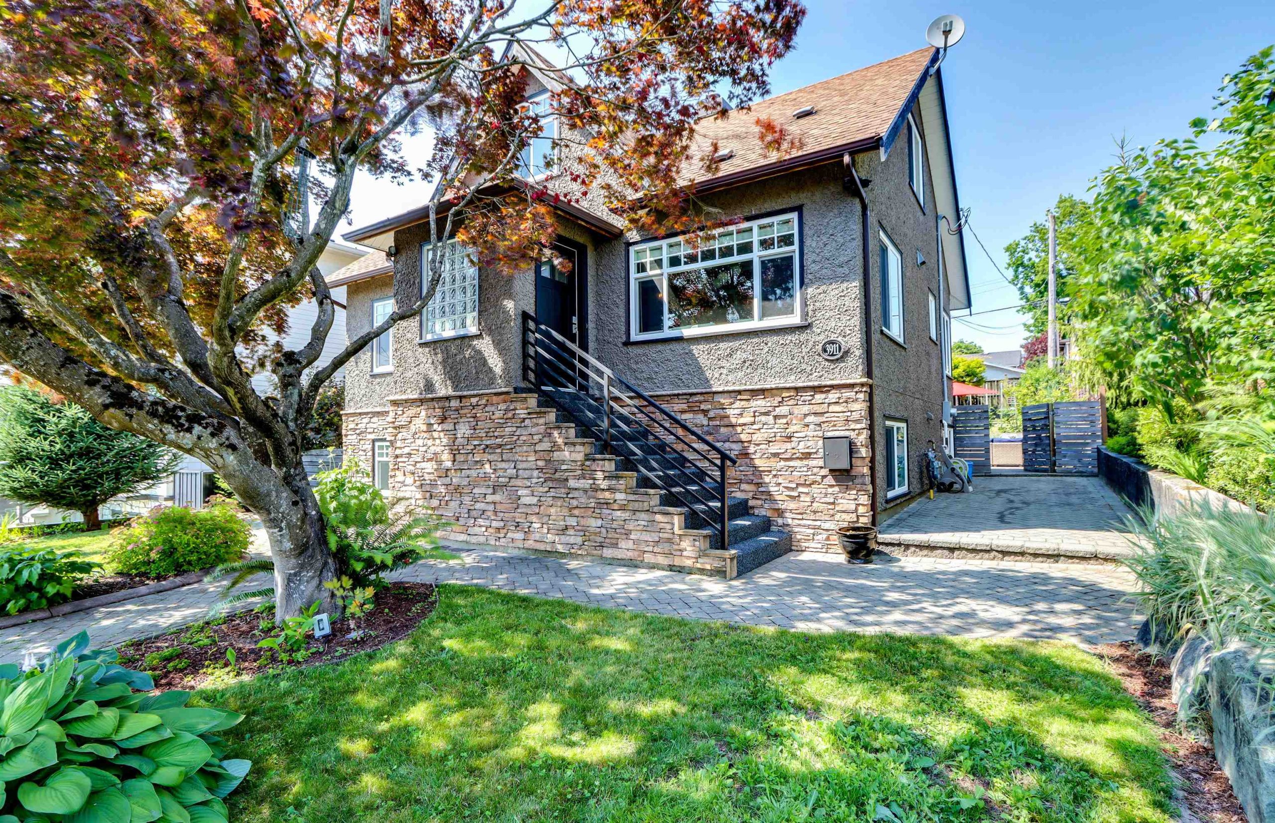 3911 Napier Street, Burnaby, BC