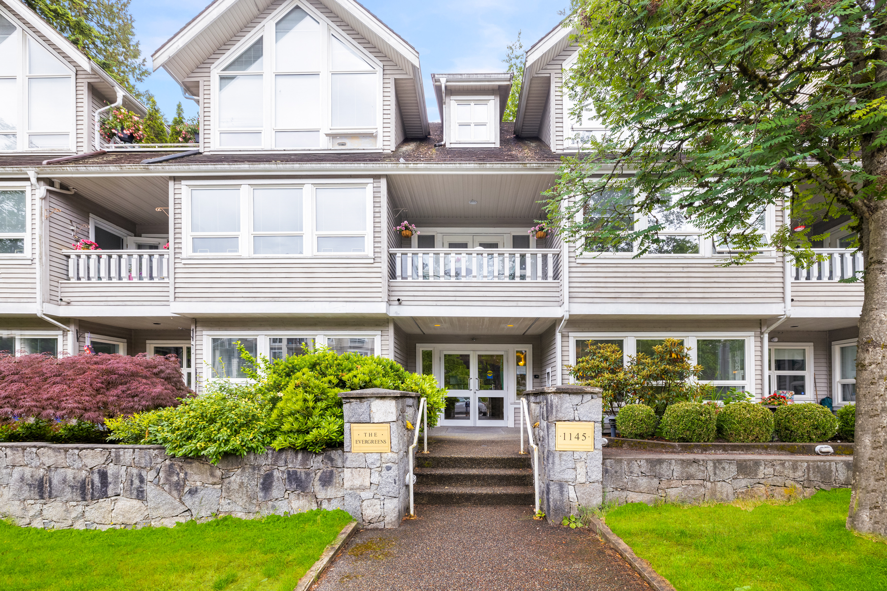 302 - 1145 29TH ST E
NORTH VANCOUVER, BC 25