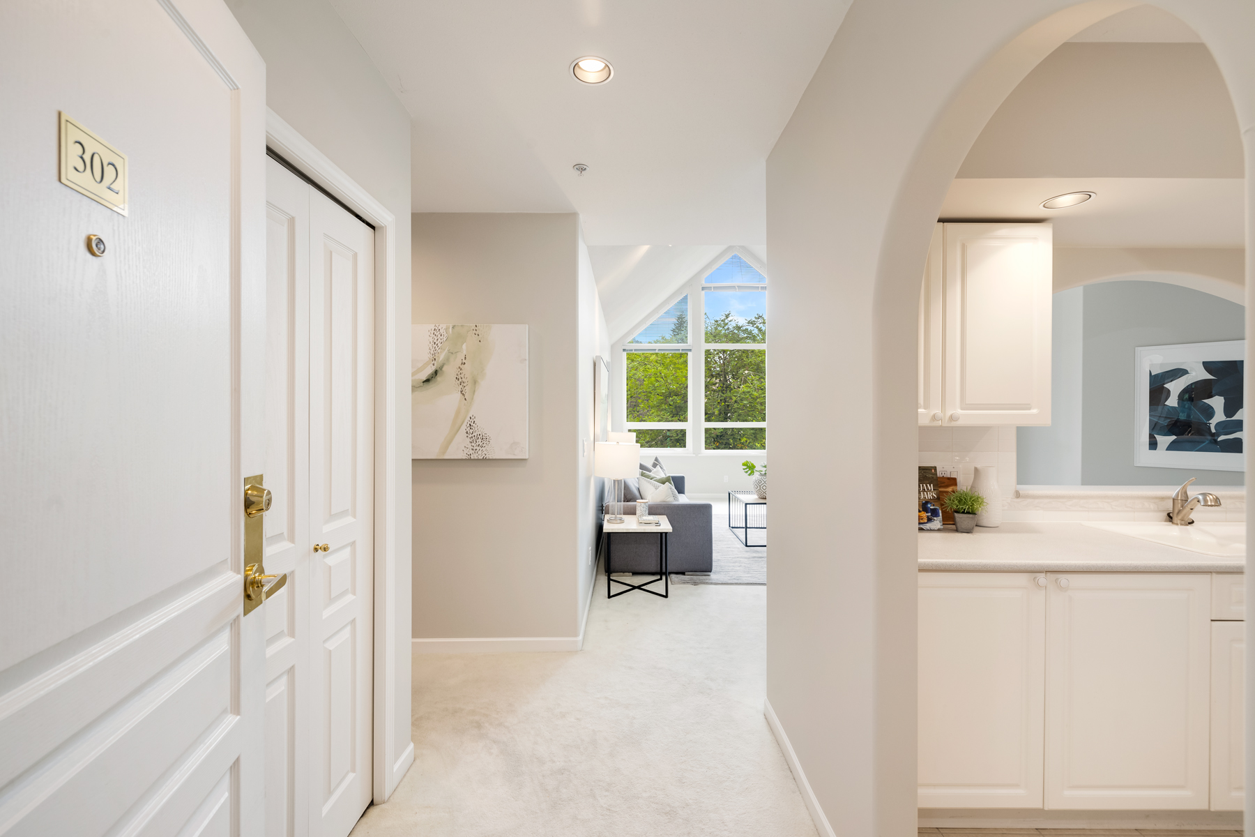 302 - 1145 29TH ST E
NORTH VANCOUVER, BC 6