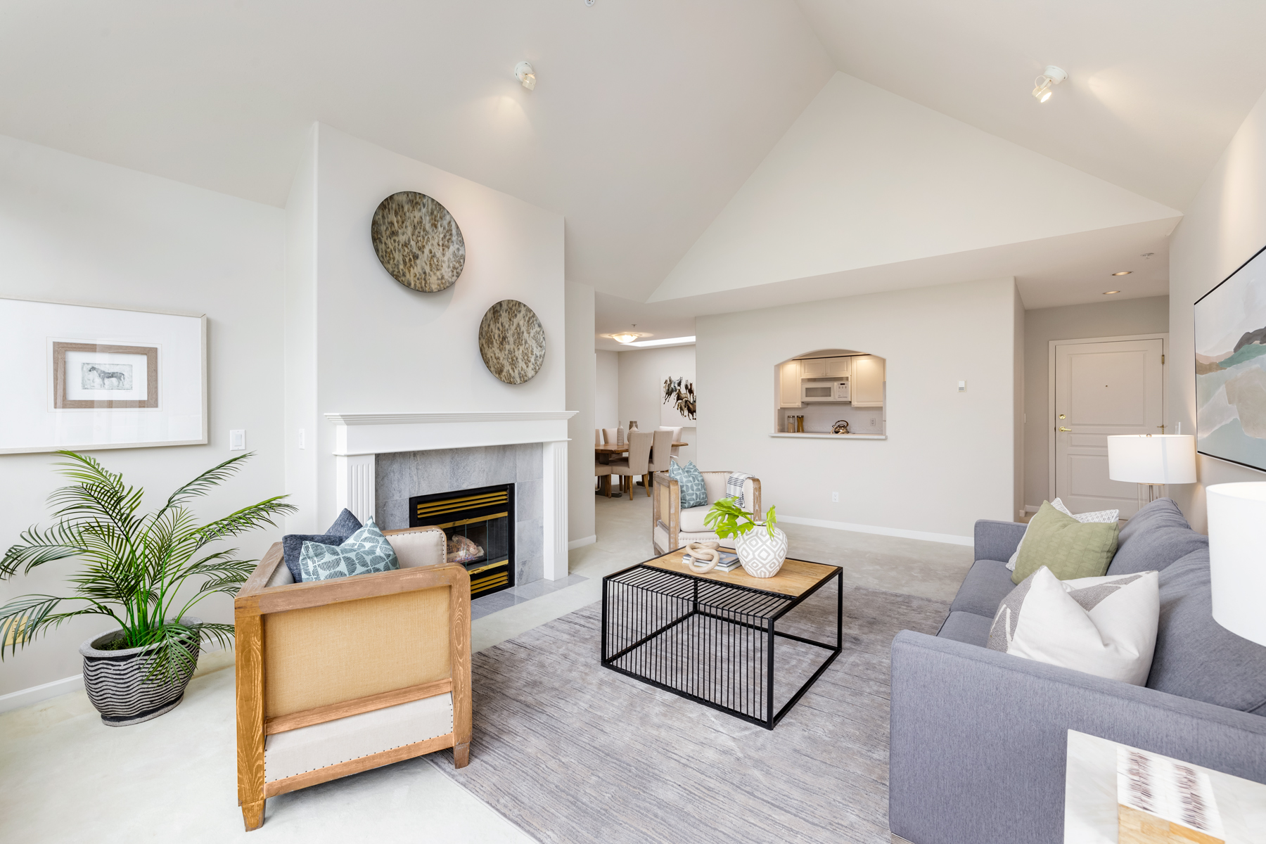 302 - 1145 29TH ST E
NORTH VANCOUVER, BC 11