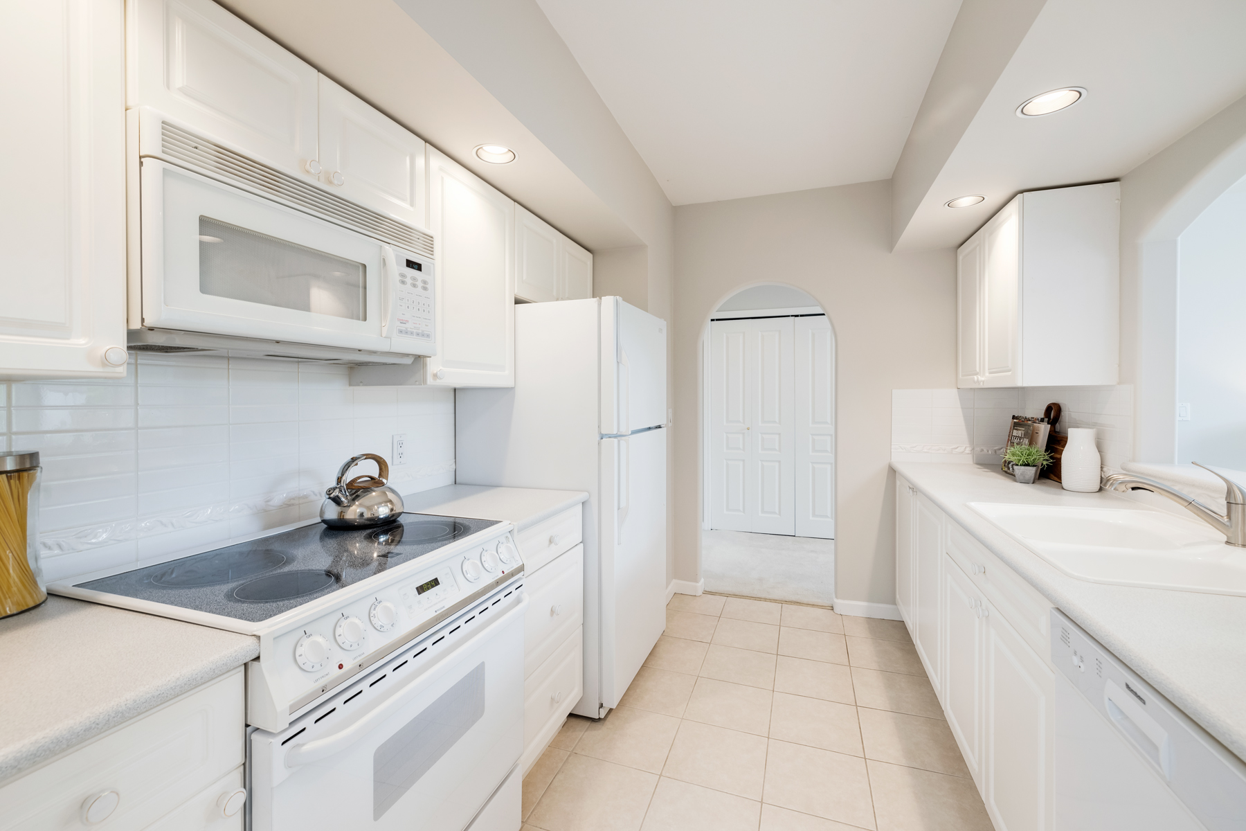 302 - 1145 29TH ST E
NORTH VANCOUVER, BC 5