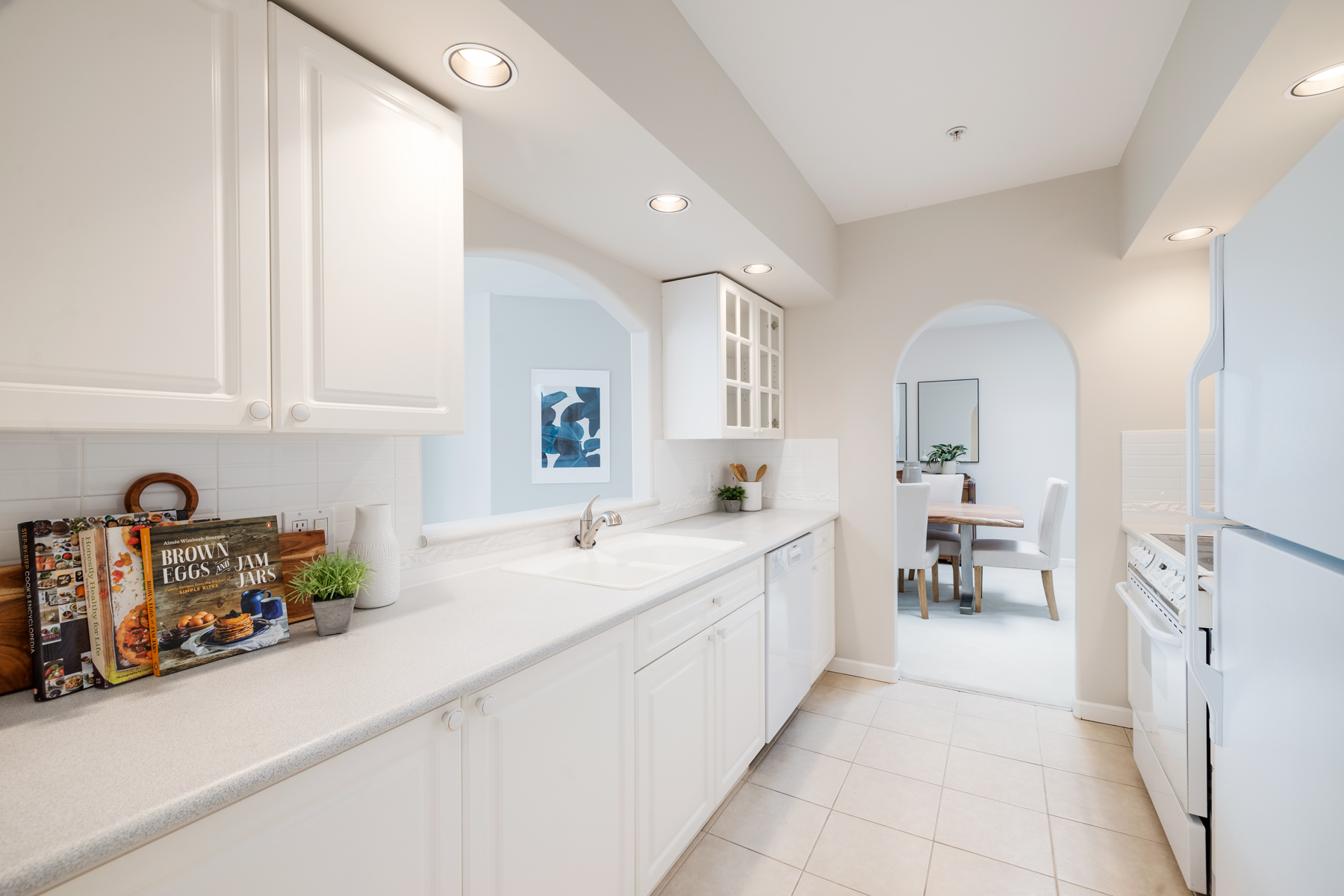 302 - 1145 29TH ST E
NORTH VANCOUVER, BC 4