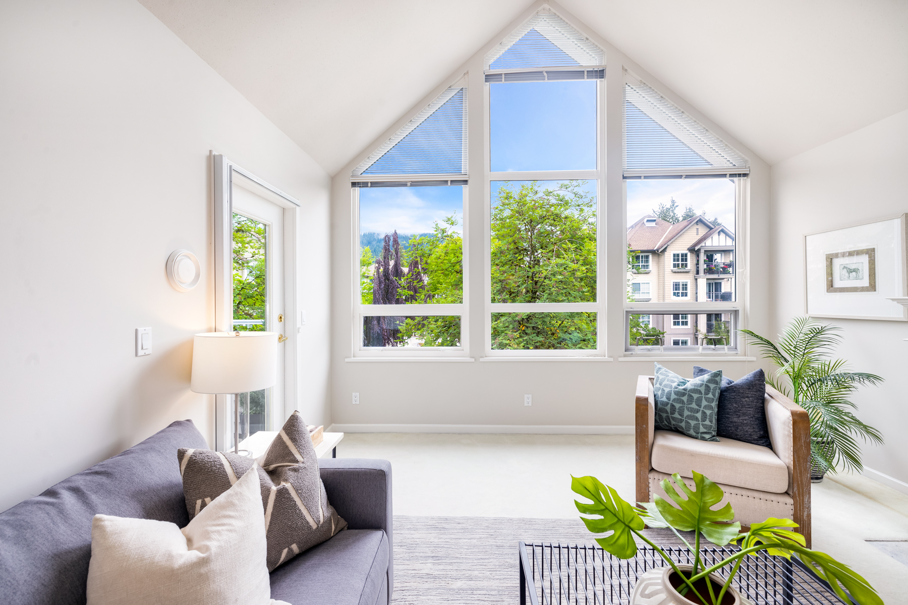 302 - 1145 29TH ST E
NORTH VANCOUVER, BC 8