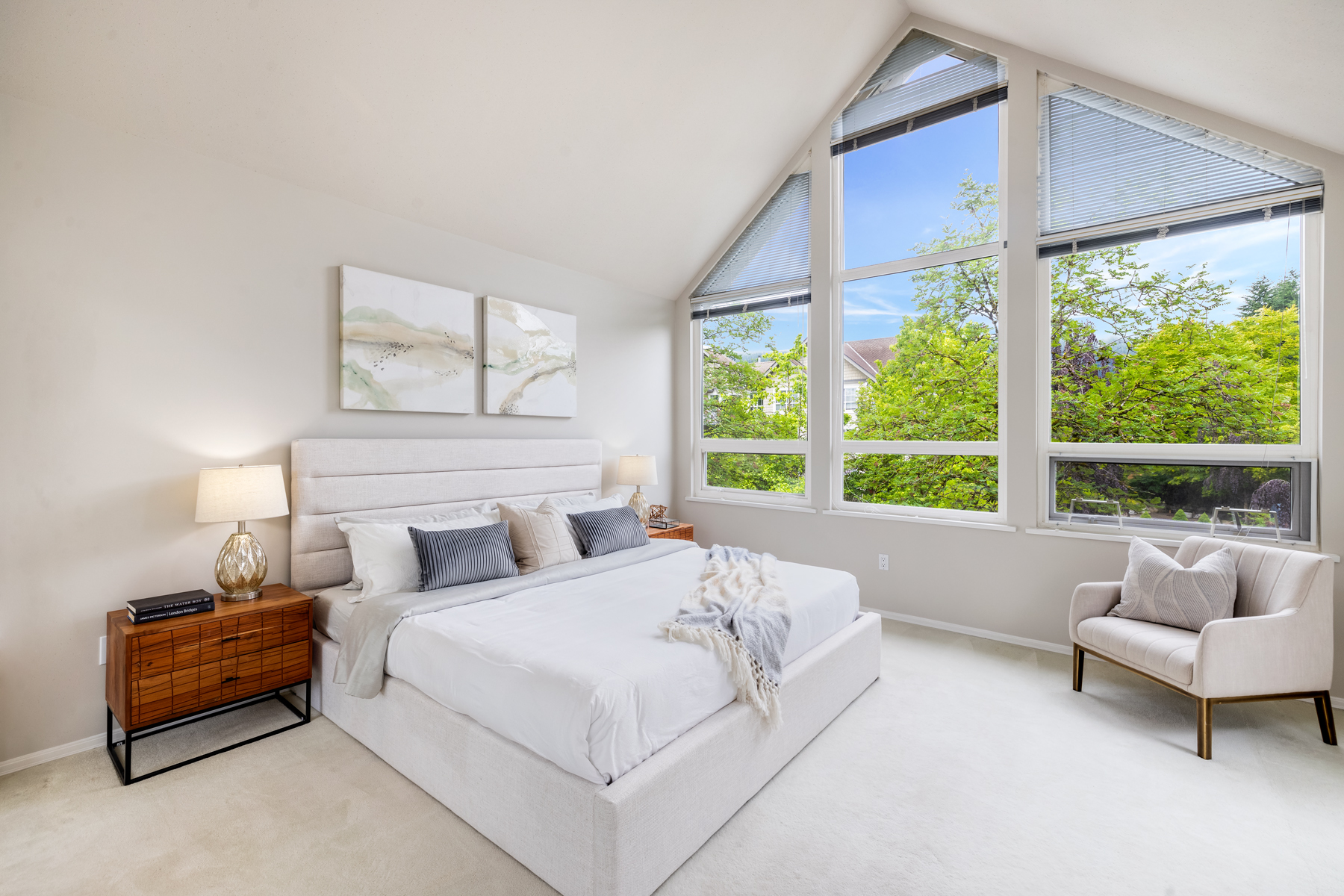 302 - 1145 29TH ST E
NORTH VANCOUVER, BC 14