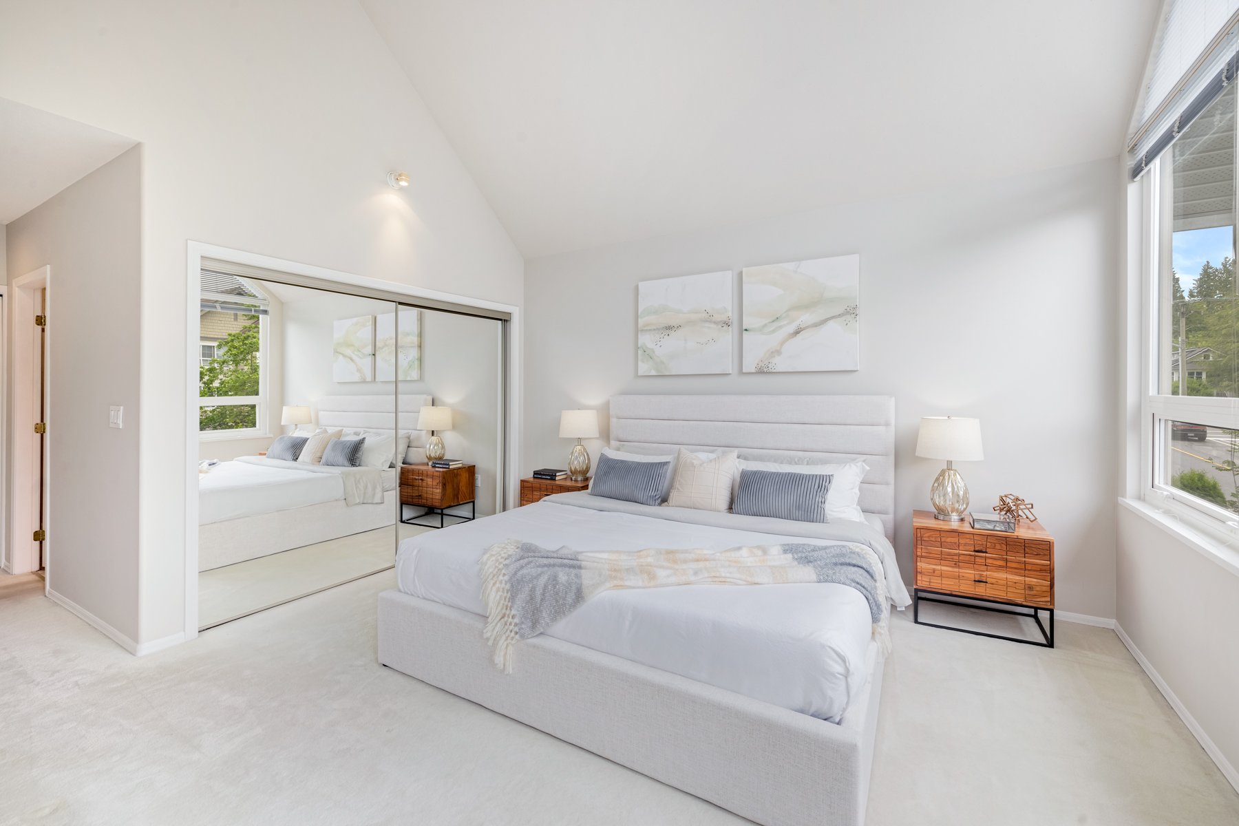 302 - 1145 29TH ST E
NORTH VANCOUVER, BC 16