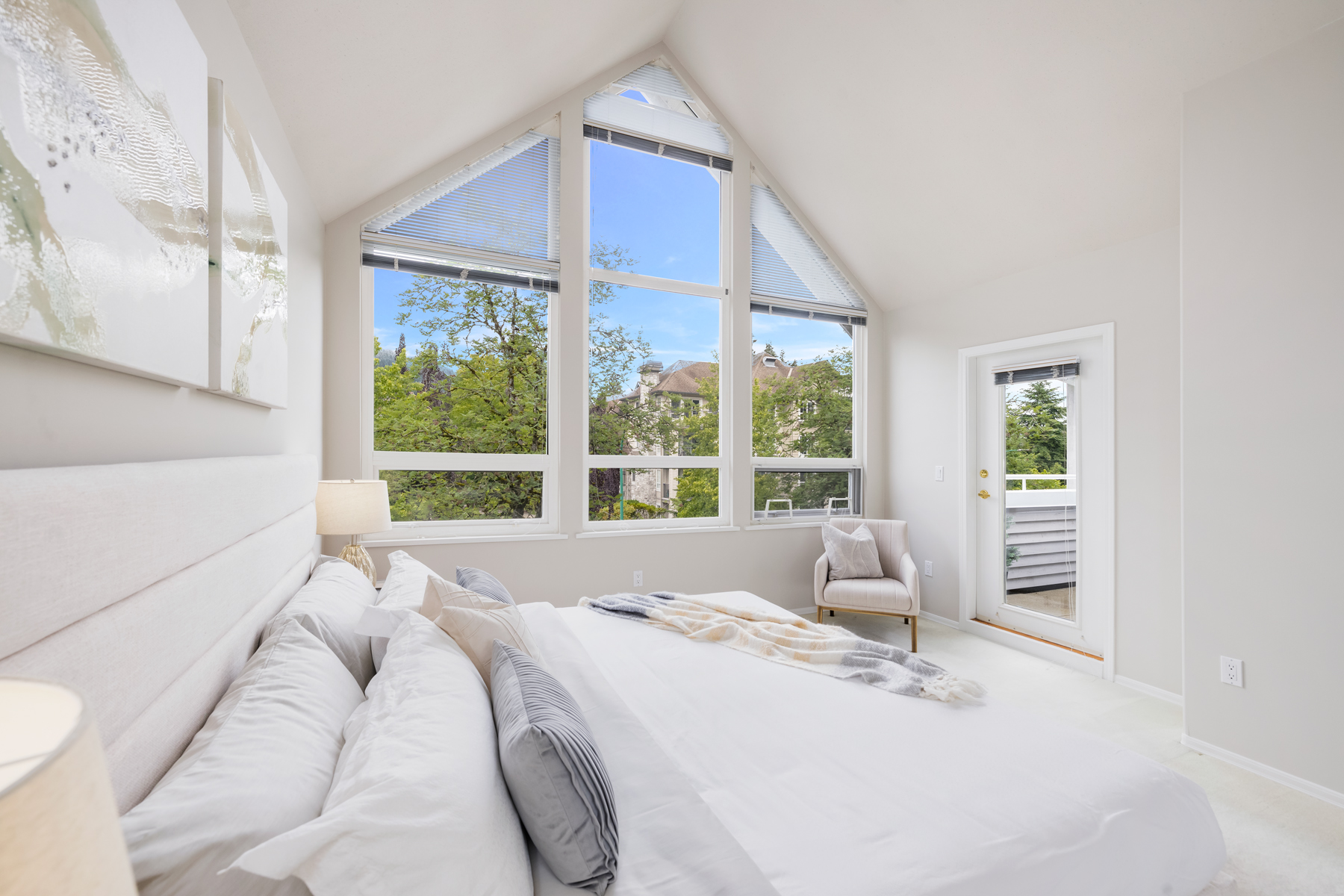 302 - 1145 29TH ST E
NORTH VANCOUVER, BC 15