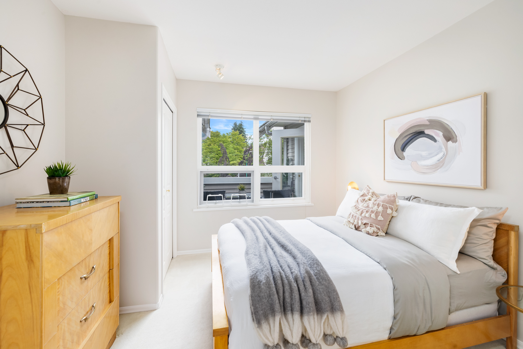 302 - 1145 29TH ST E
NORTH VANCOUVER, BC 17