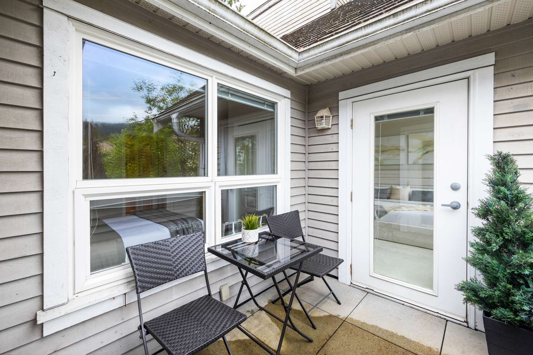 302 - 1145 29TH ST E
NORTH VANCOUVER, BC 21