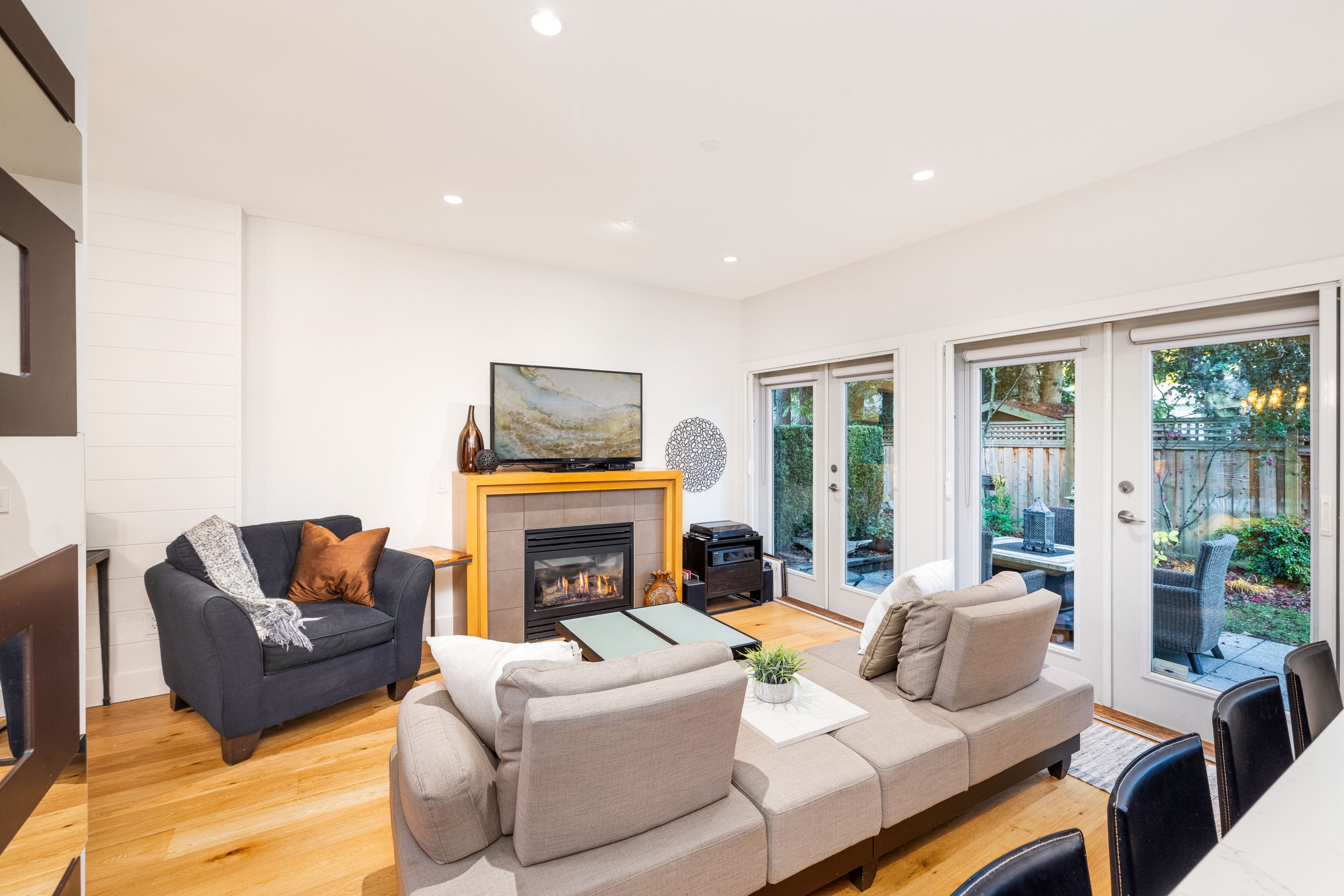 16-3750 Edgemont Blvd, North Vancouver, BC 17