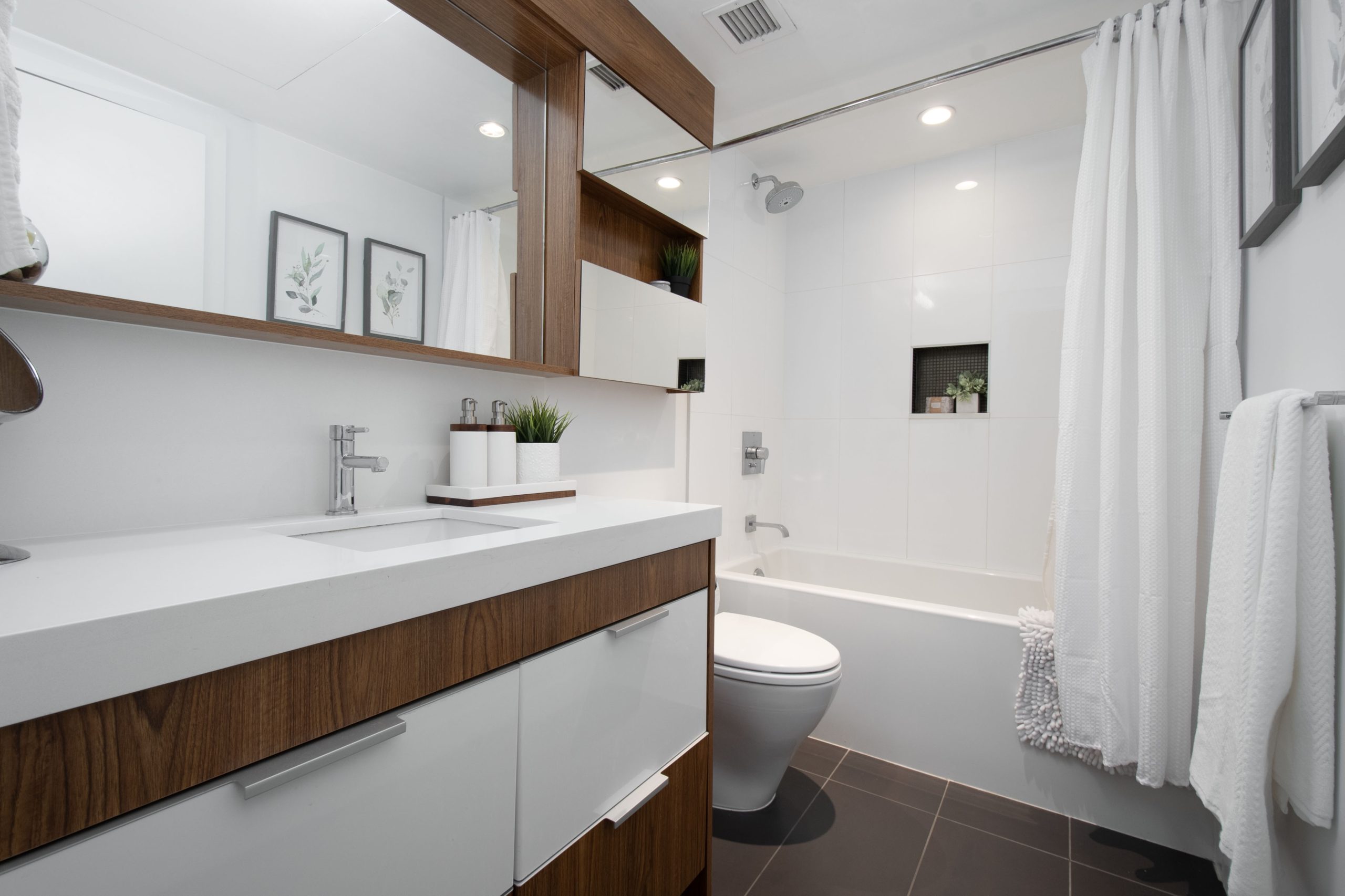 216-111 East 3rd Street 14