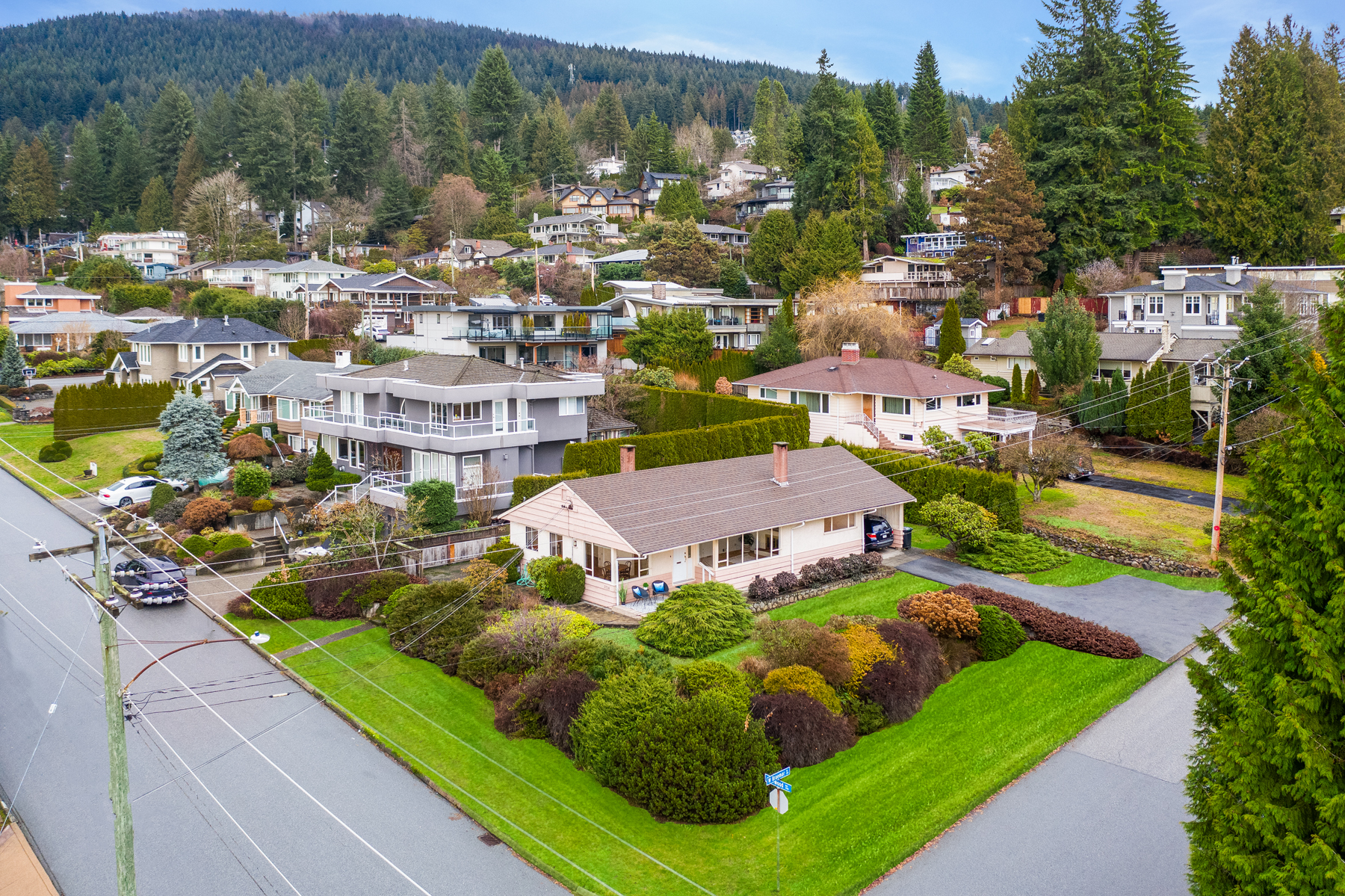 3726 Norwood Ave, North Vancouver, BC 2