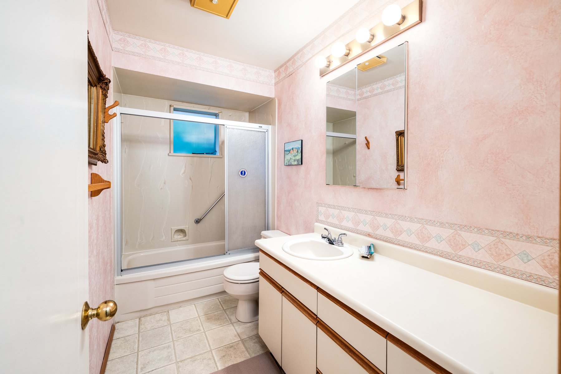 3726 Norwood Ave, North Vancouver, BC 18