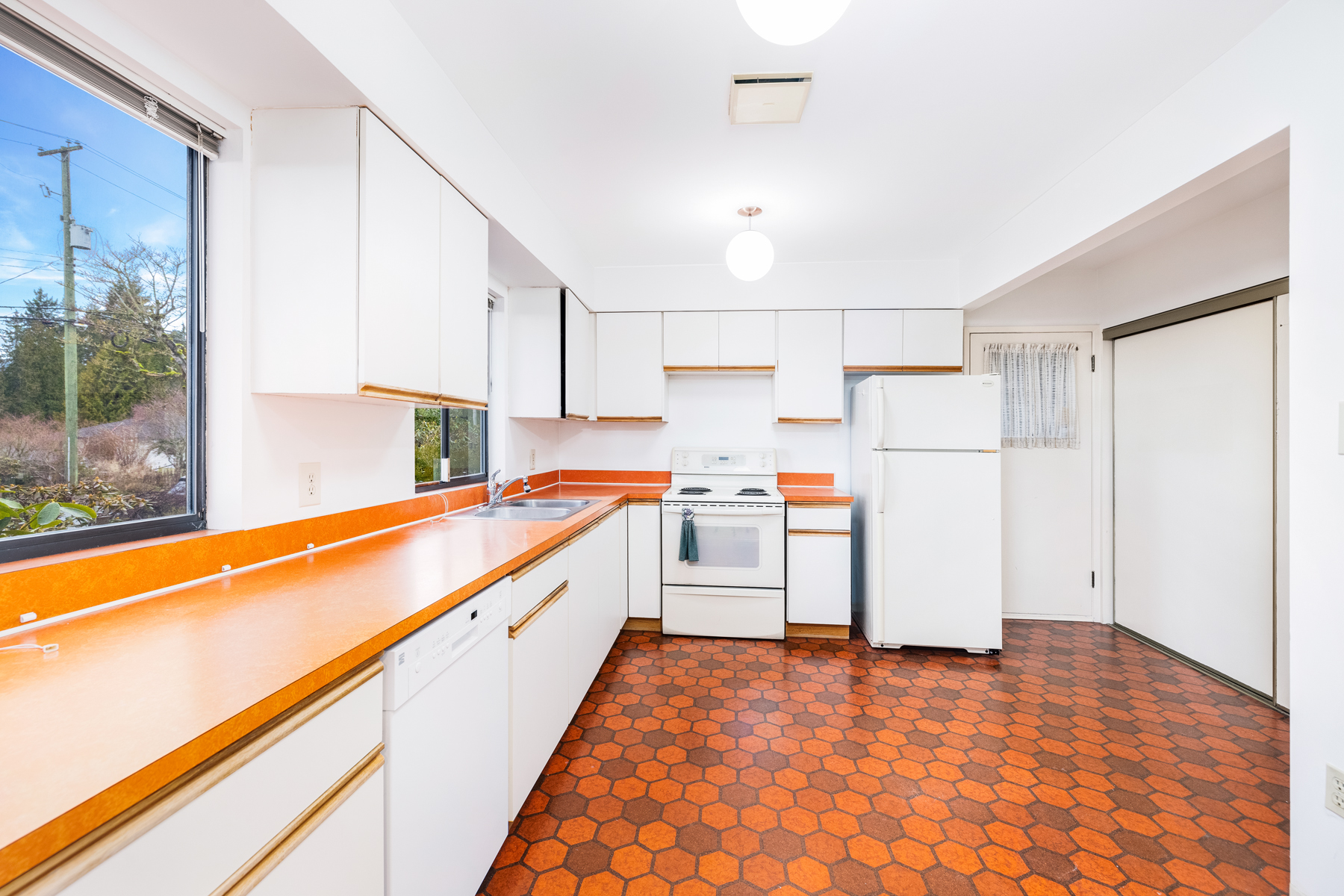 3726 Norwood Ave, North Vancouver, BC 11