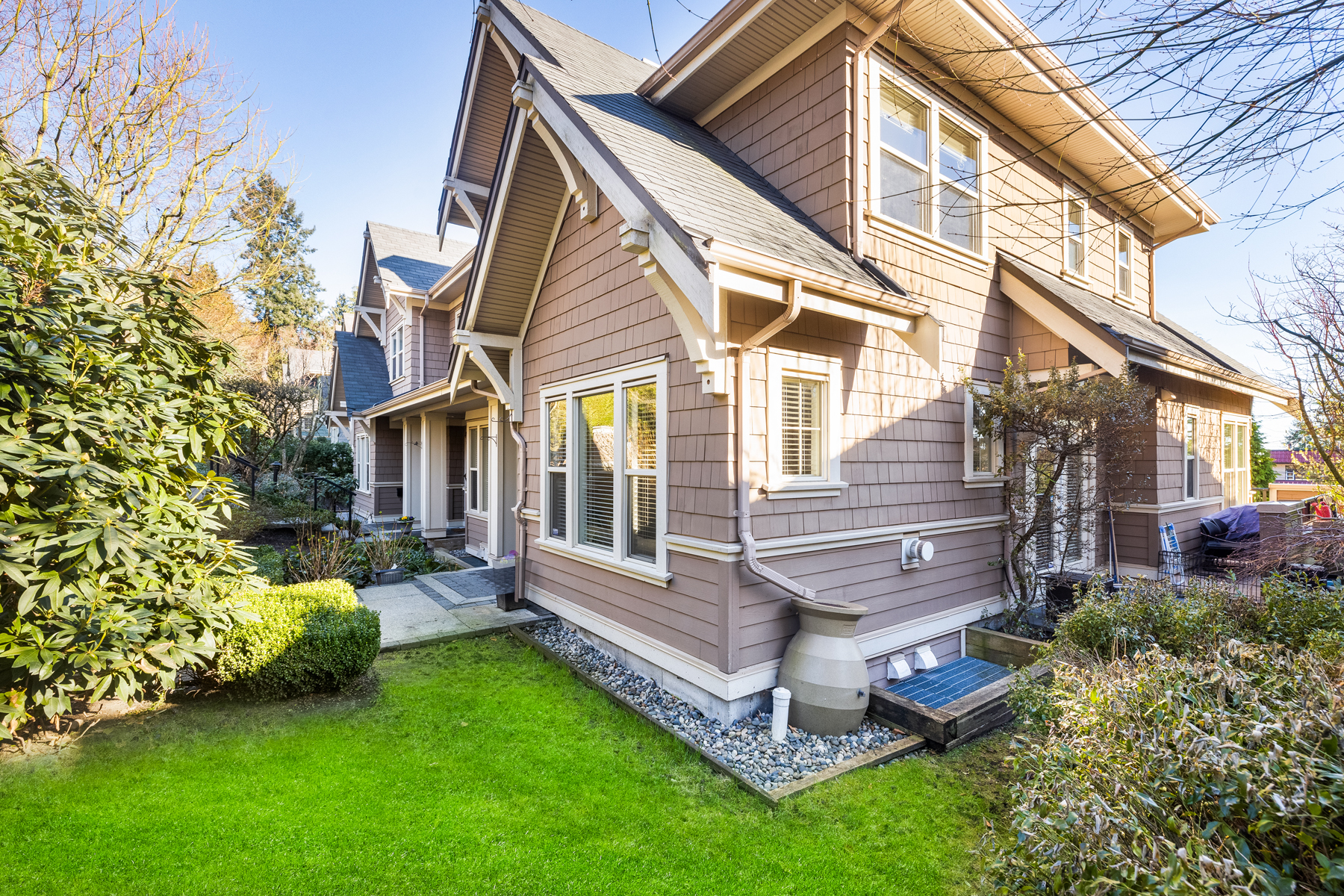 221 East Queens Road, North Vancouver 41