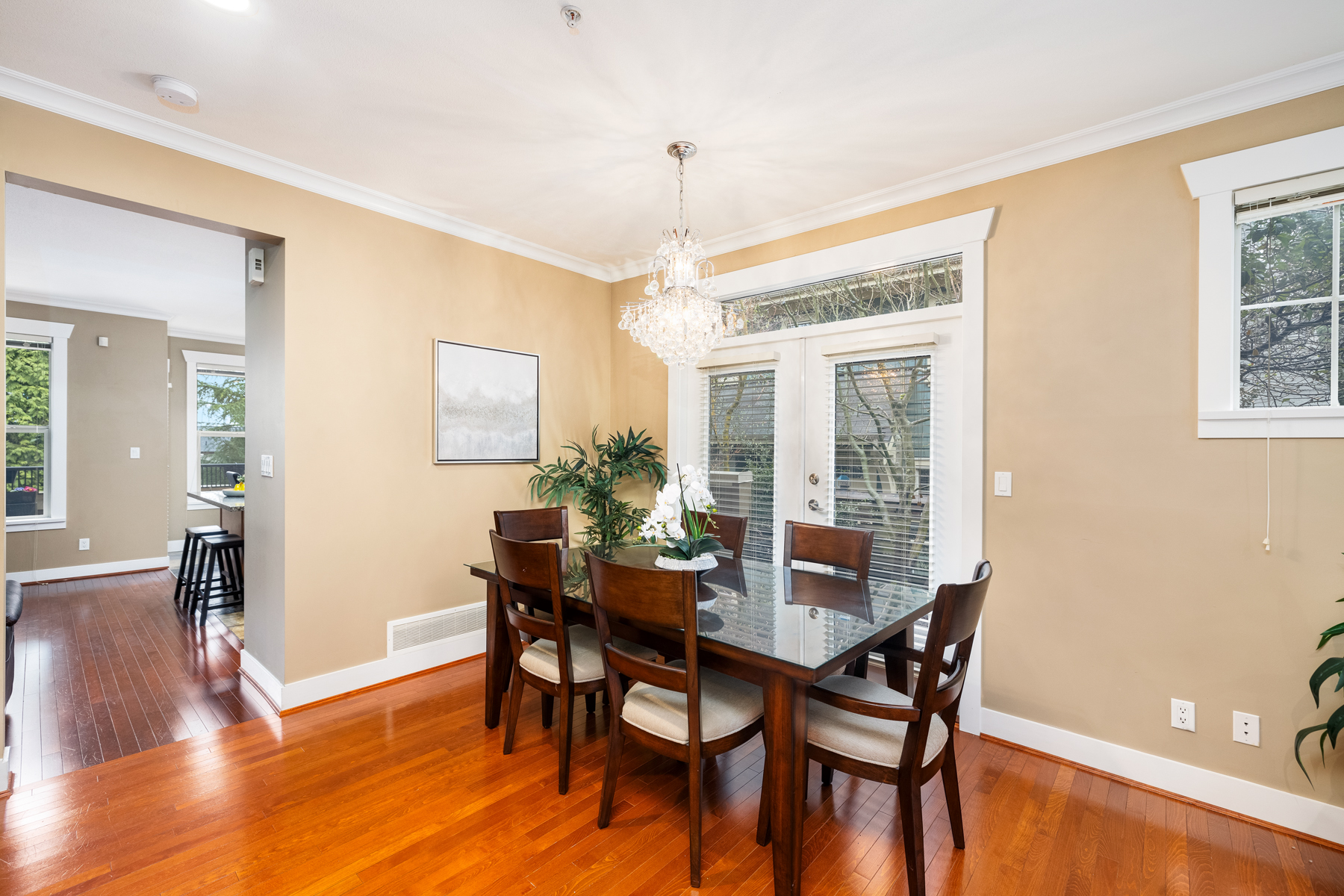 221 East Queens Road, North Vancouver 9
