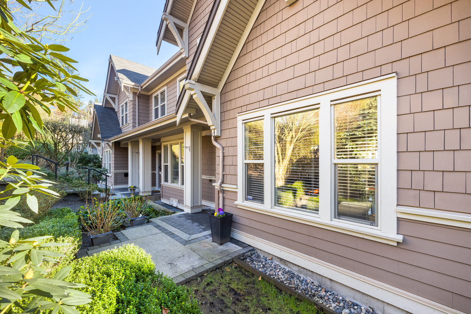 221 East Queens Road, North Vancouver 43